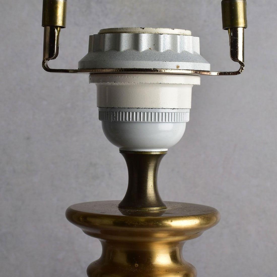 Mid-Century Modern Paire de lampes de table néoclassiques françaises Jansen du milieu du siècle dernier en vente