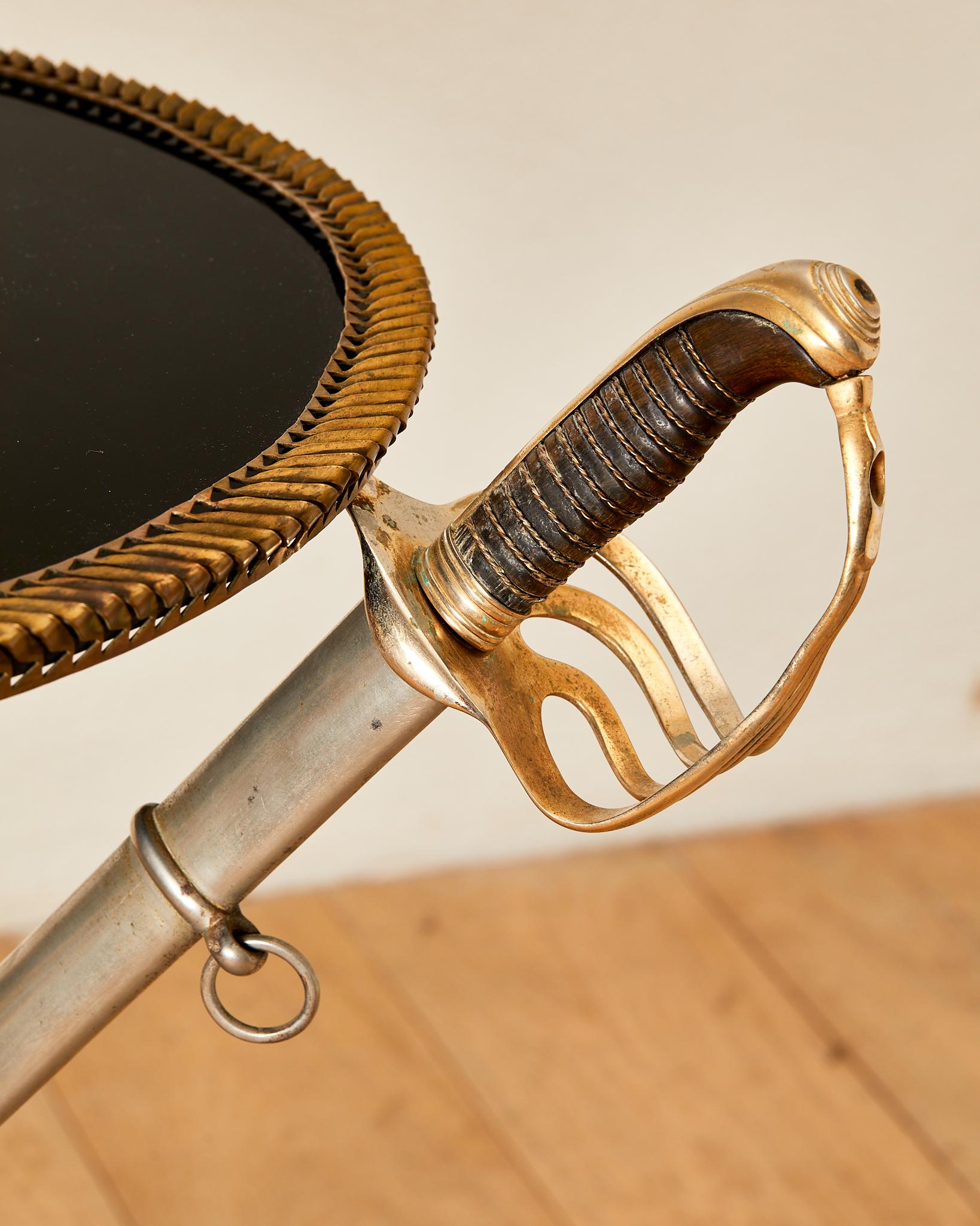Jansen, Guéridon con sciabole, ottone e poalina nera, circa 1960, Francia. in vendita 3