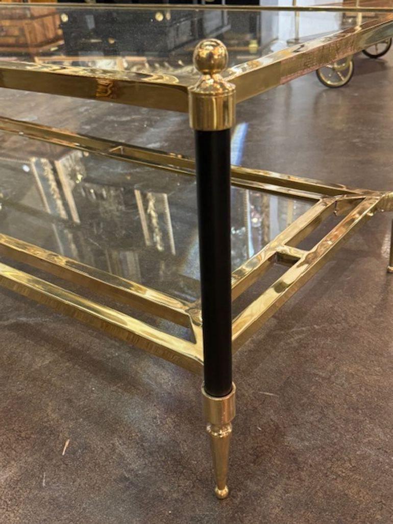 Mesa baja Jansen Manner de cristal pulido y latón Italiano en venta