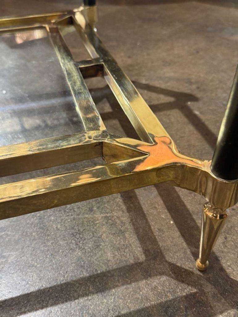 Mesa baja Jansen Manner de cristal pulido y latón en Bueno estado para la venta en Dallas, TX