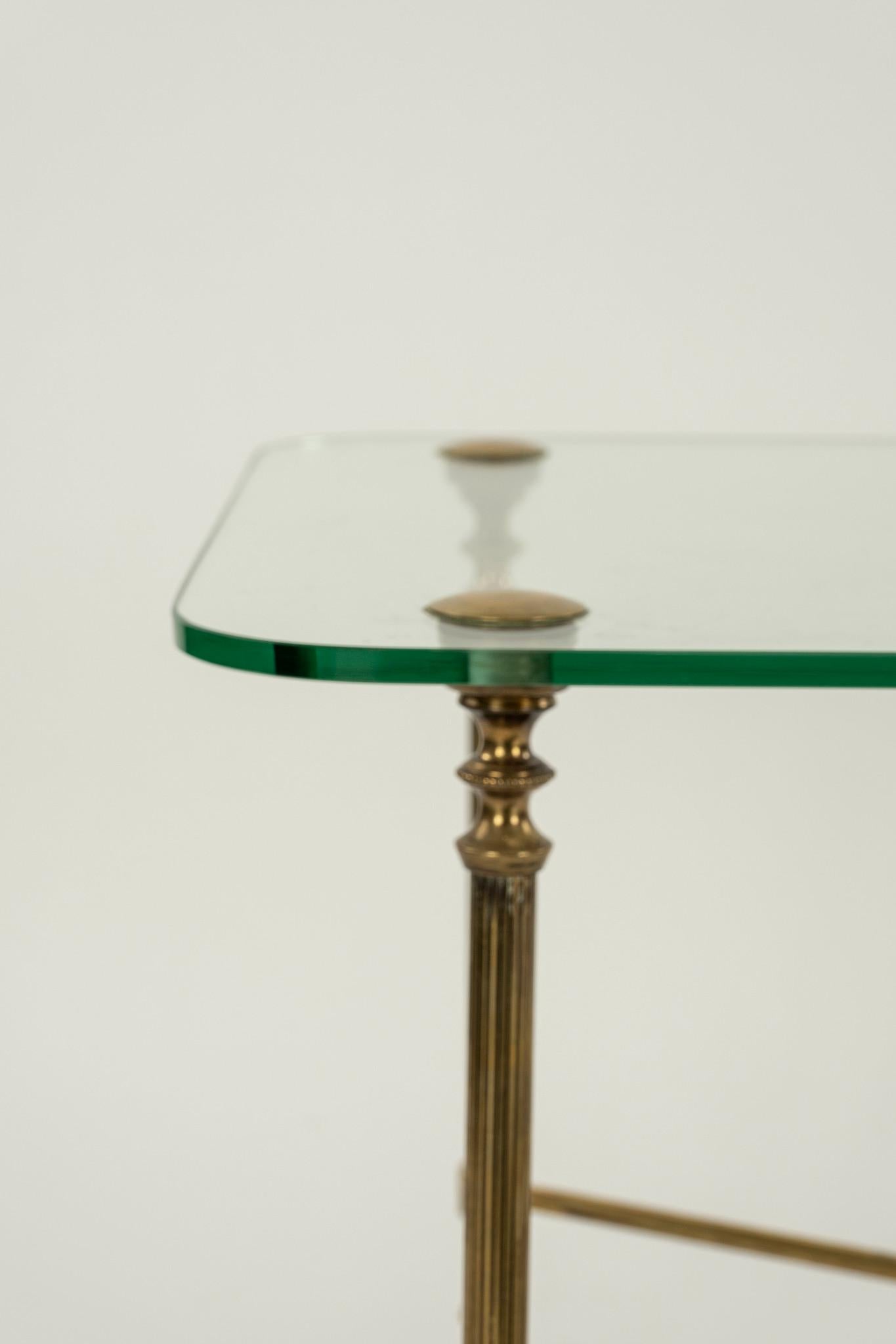 Tavolo da cocktail in ottone e vetro in stile Jansen in vendita 1