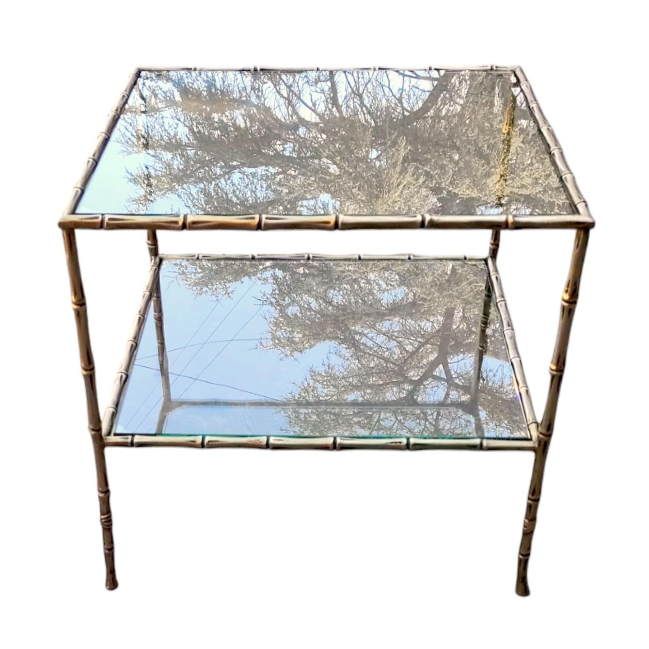 Art déco Table basse de style Jansen en faux bambou avec plateau en verre et bronze doré en vente