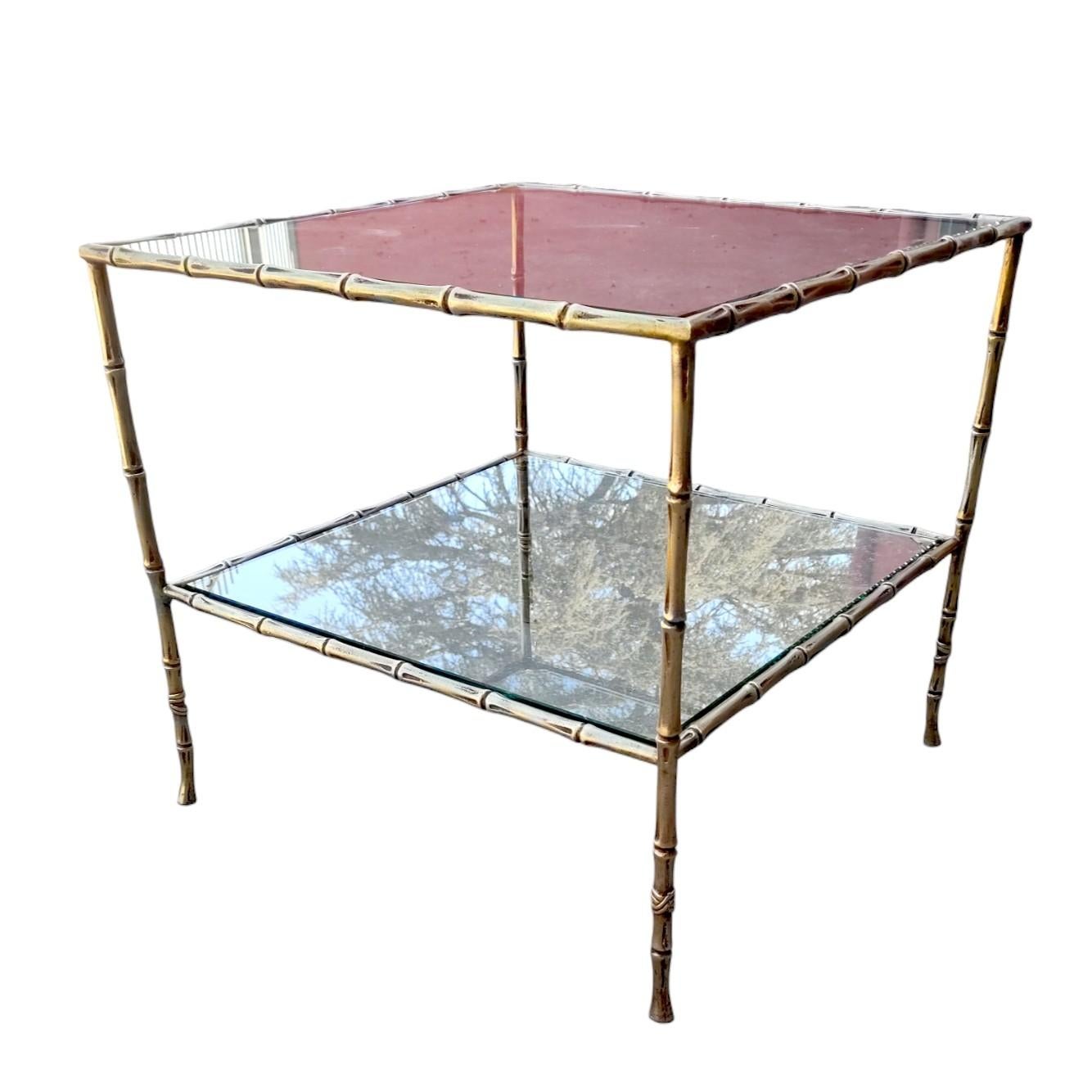 Argentin Table basse de style Jansen en faux bambou avec plateau en verre et bronze doré en vente