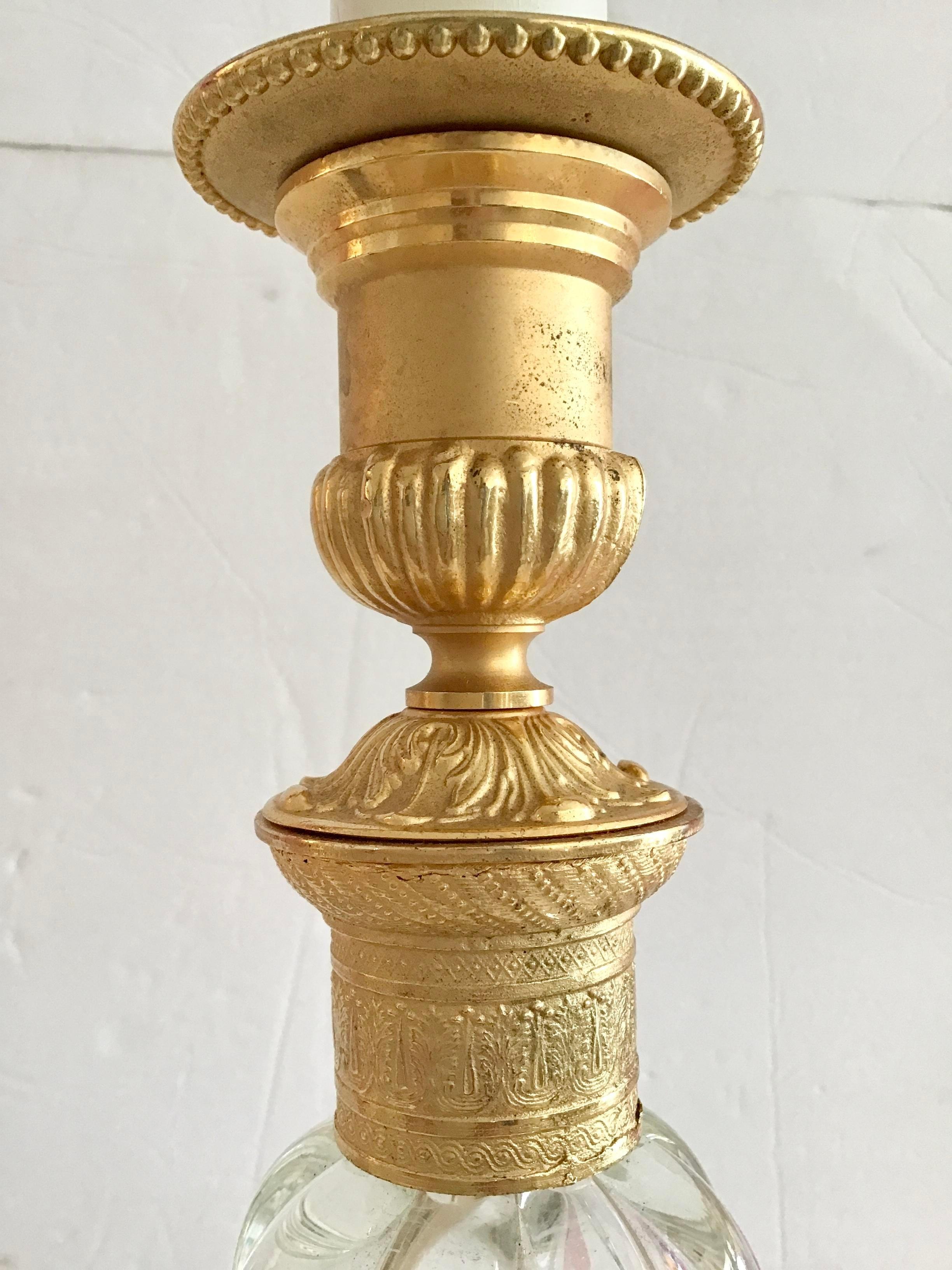 Tischlampen im Jansen-Stil aus vergoldeter Bronze und Klarglas, ein Paar im Angebot 1