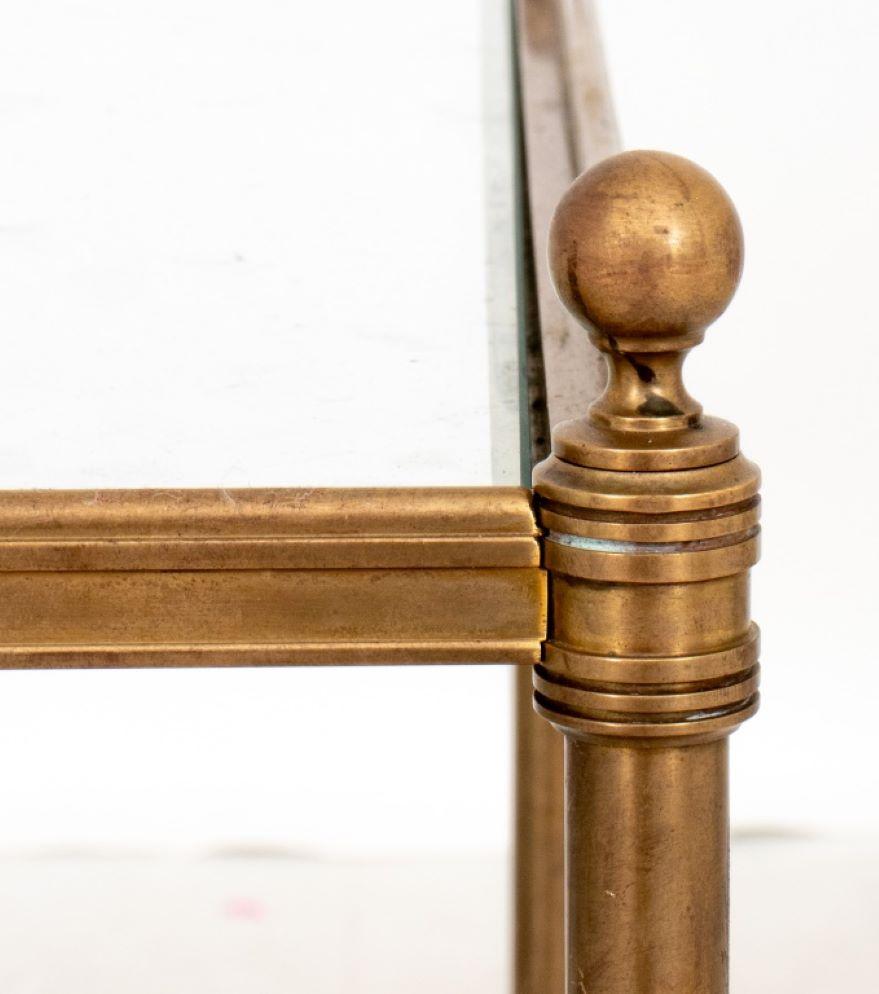 20ième siècle Table basse style Jansen en bronze doré et verre en vente