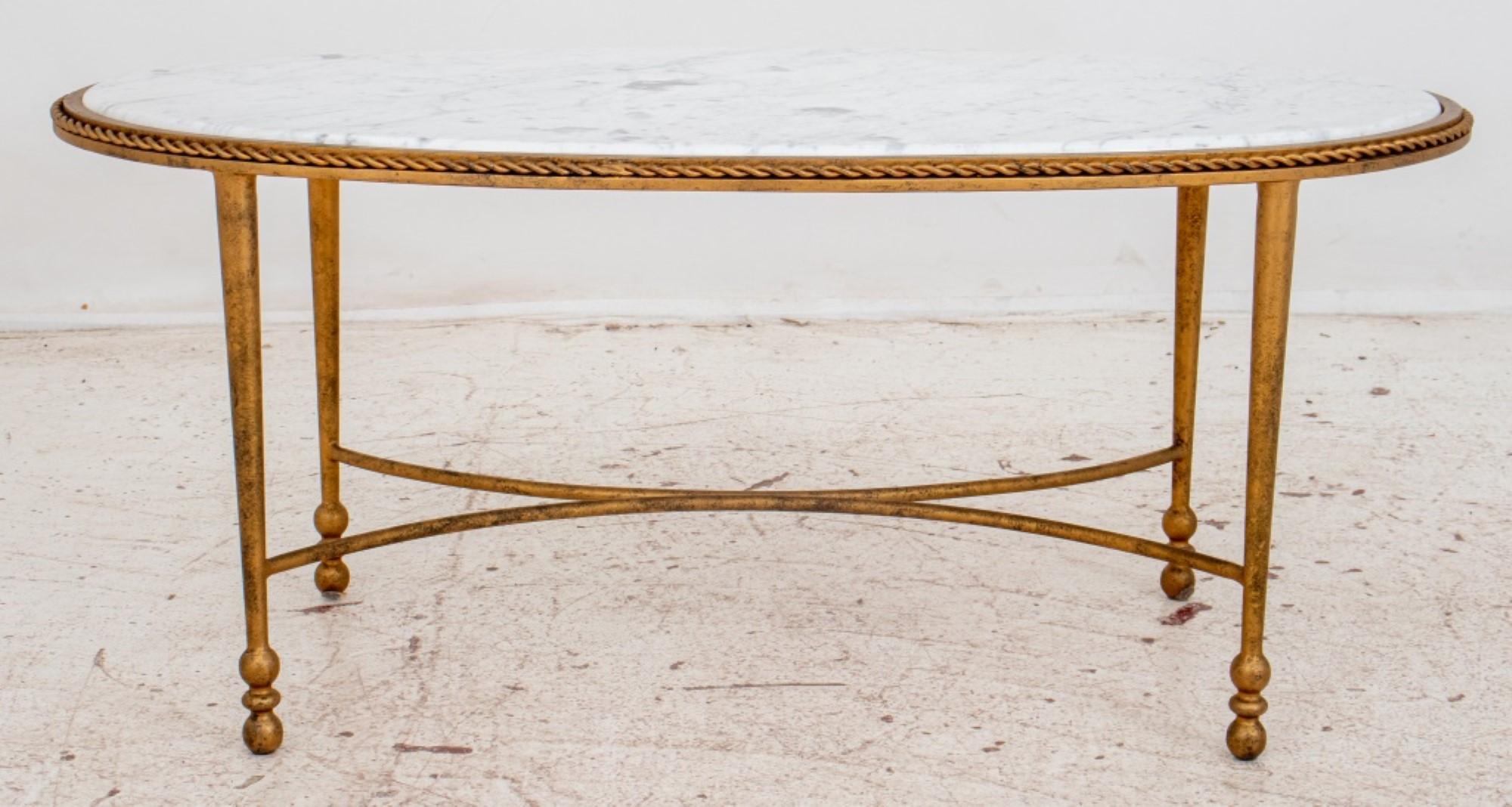 Table basse ovale style Jansen en marbre et bois doré en vente 2