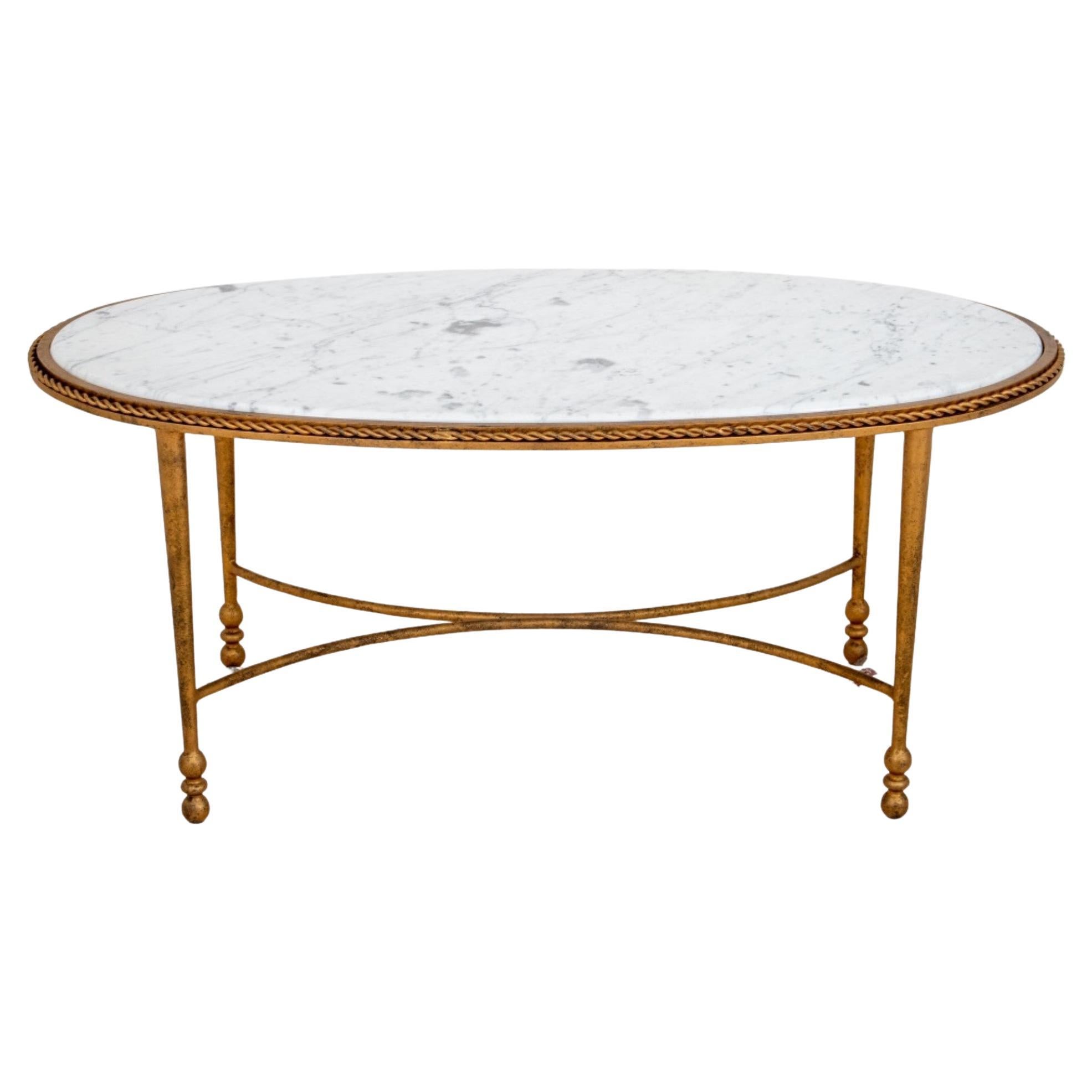 Table basse ovale style Jansen en marbre et bois doré en vente