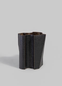 Jantar Mantar Große Vase aus Messing, Viya von Vikram Goyal