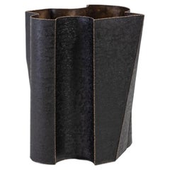 Jantar Mantar Große Vase aus Messing, Viya von Vikram Goyal
