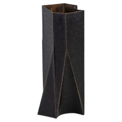 Jantar Mantar Kleine Vase aus Messing, Viya von Vikram Goyal