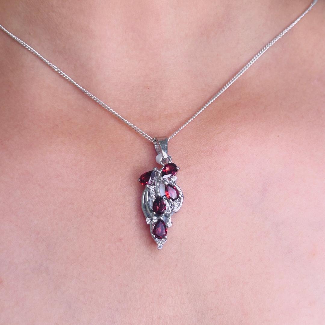 Colgante de plata de ley con flor de granate natural de la piedra de nacimiento de enero Regalo para mujer en venta 1