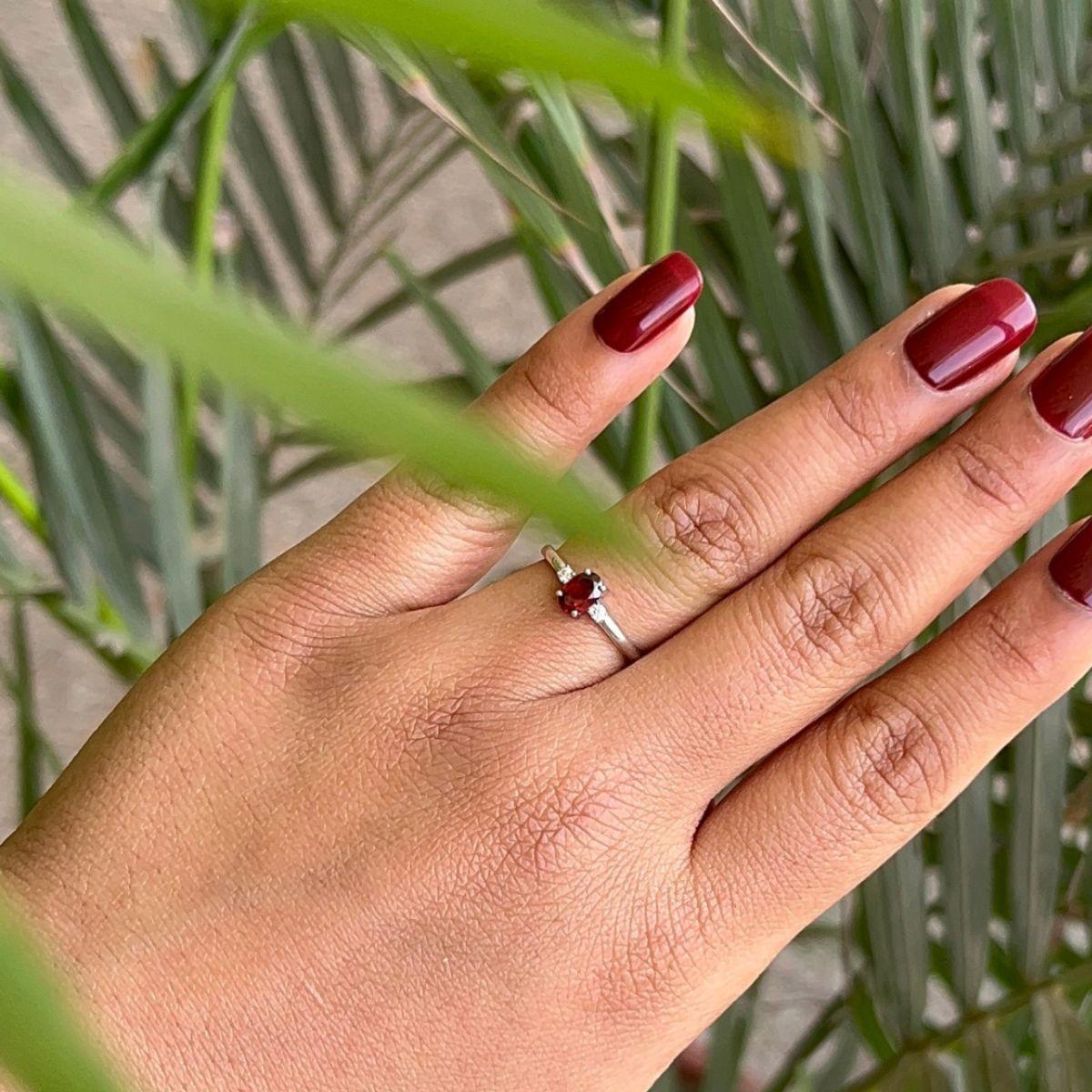For Sale:  January Birthstone Oval Cut Garnet CZ Solitaire Ring Jewelry for Mom in Silver 2