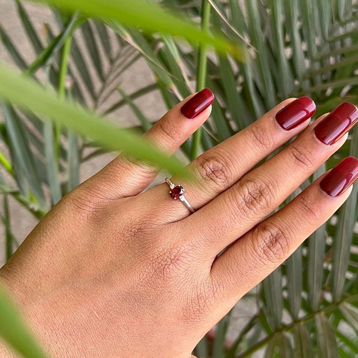 For Sale:  January Birthstone Oval Cut Garnet CZ Solitaire Ring Jewelry for Mom in Silver 8
