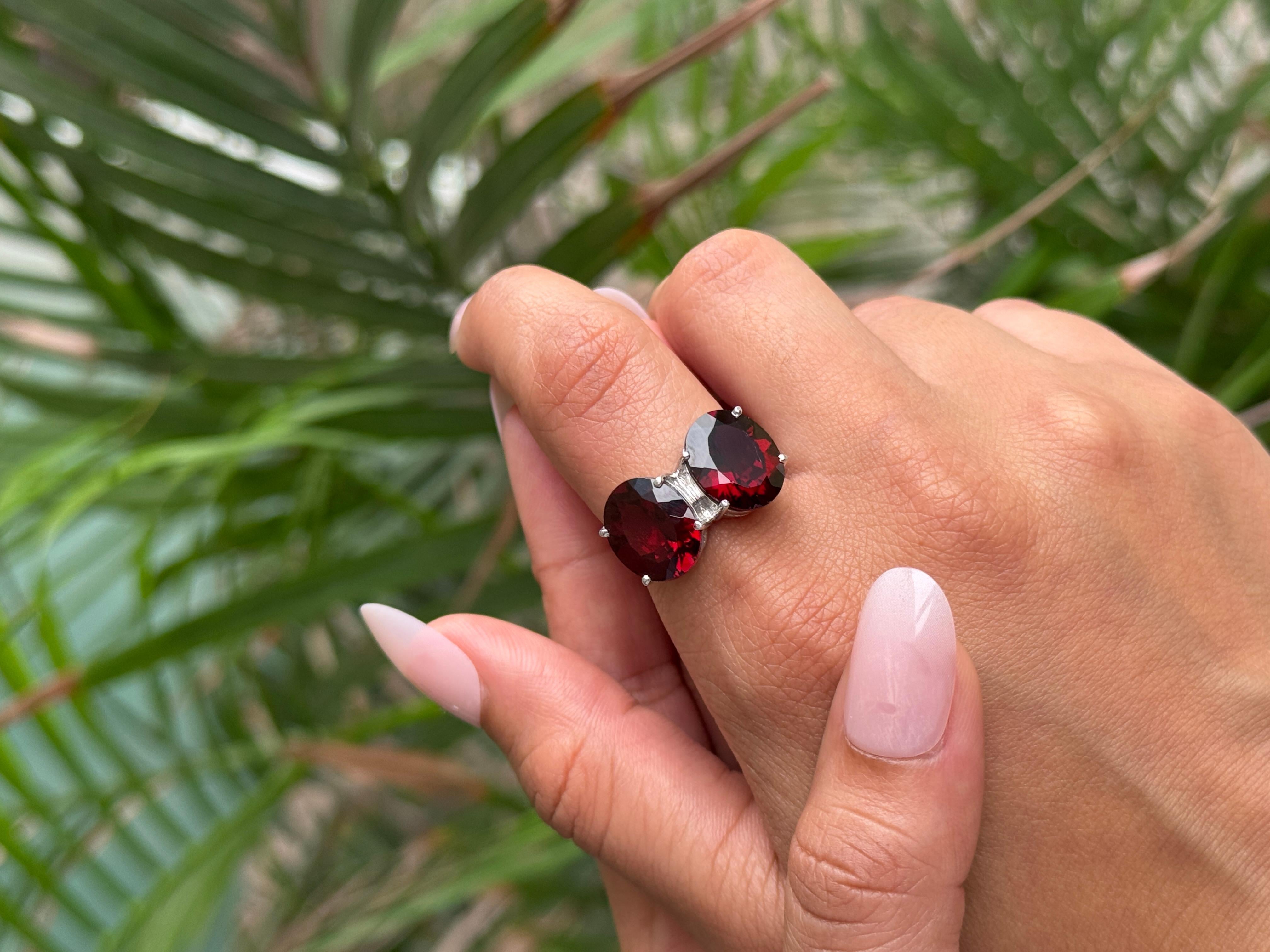 For Sale:  January Birthstone Oval Deep Garnet Twin Ring for Her in 925 Sterling Silver 6