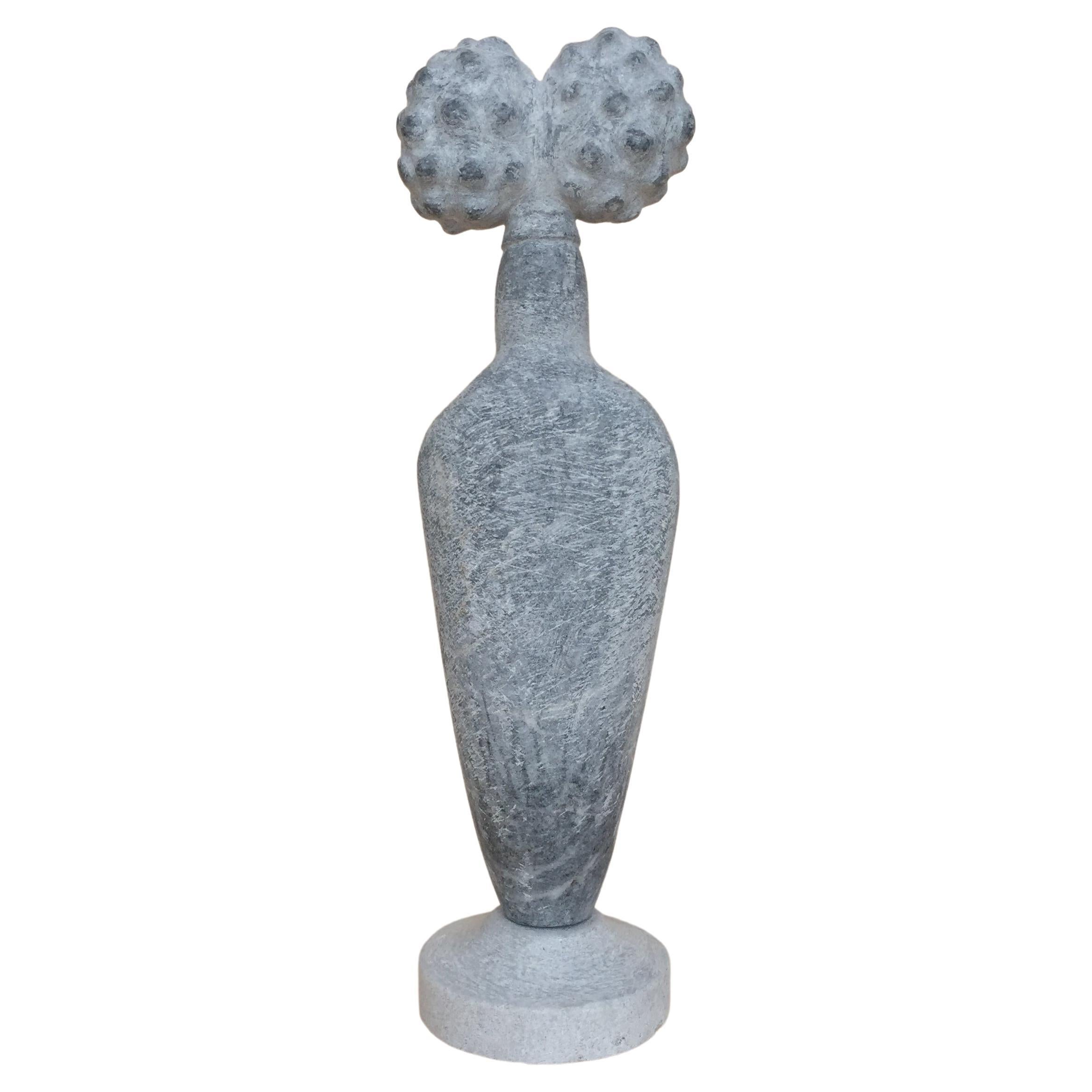 Giano, 2021, scultura in marmo di Tom von Kaenel