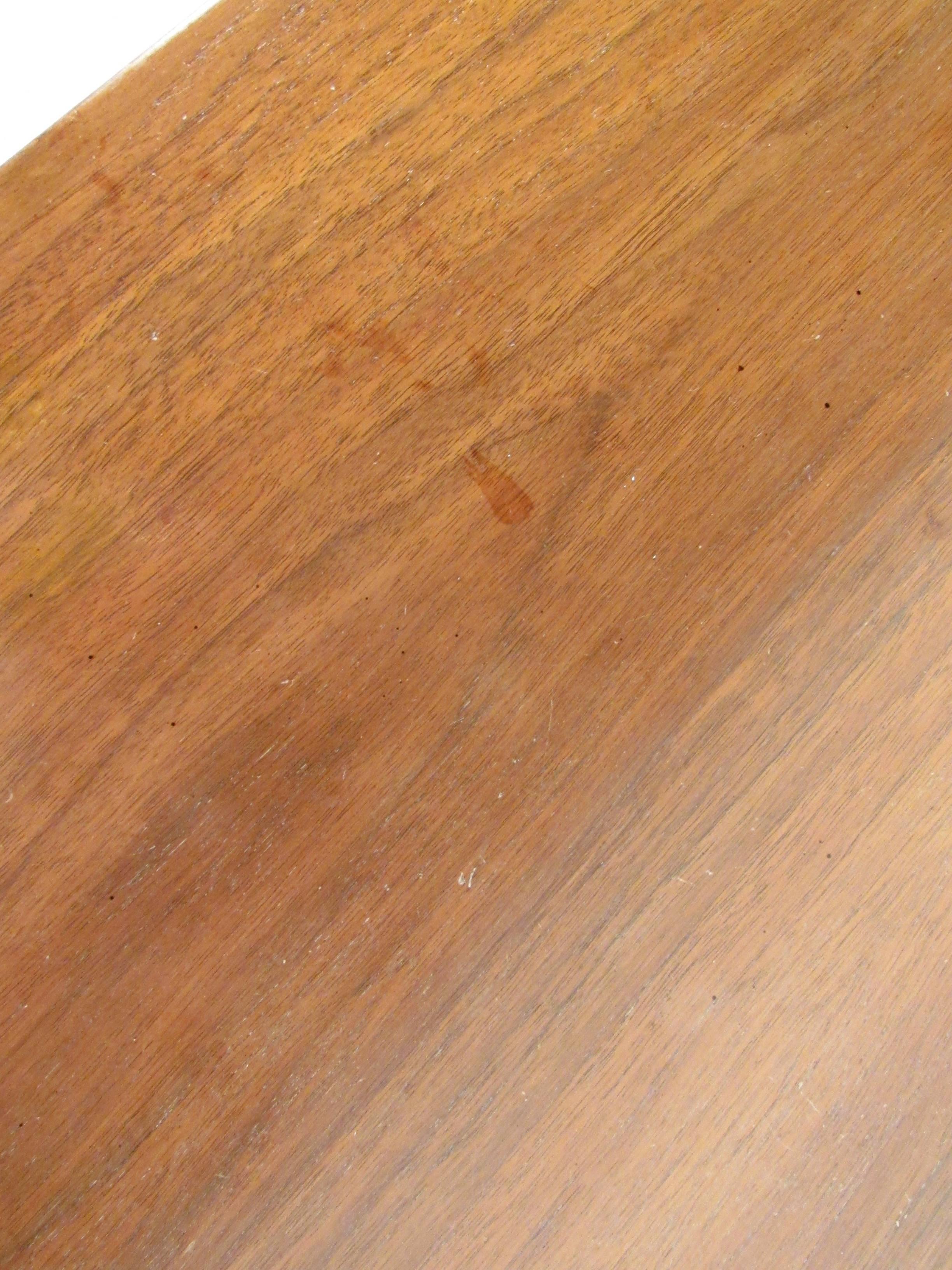 Commode de chambre à coucher de la collection Janus de John Stuart 12