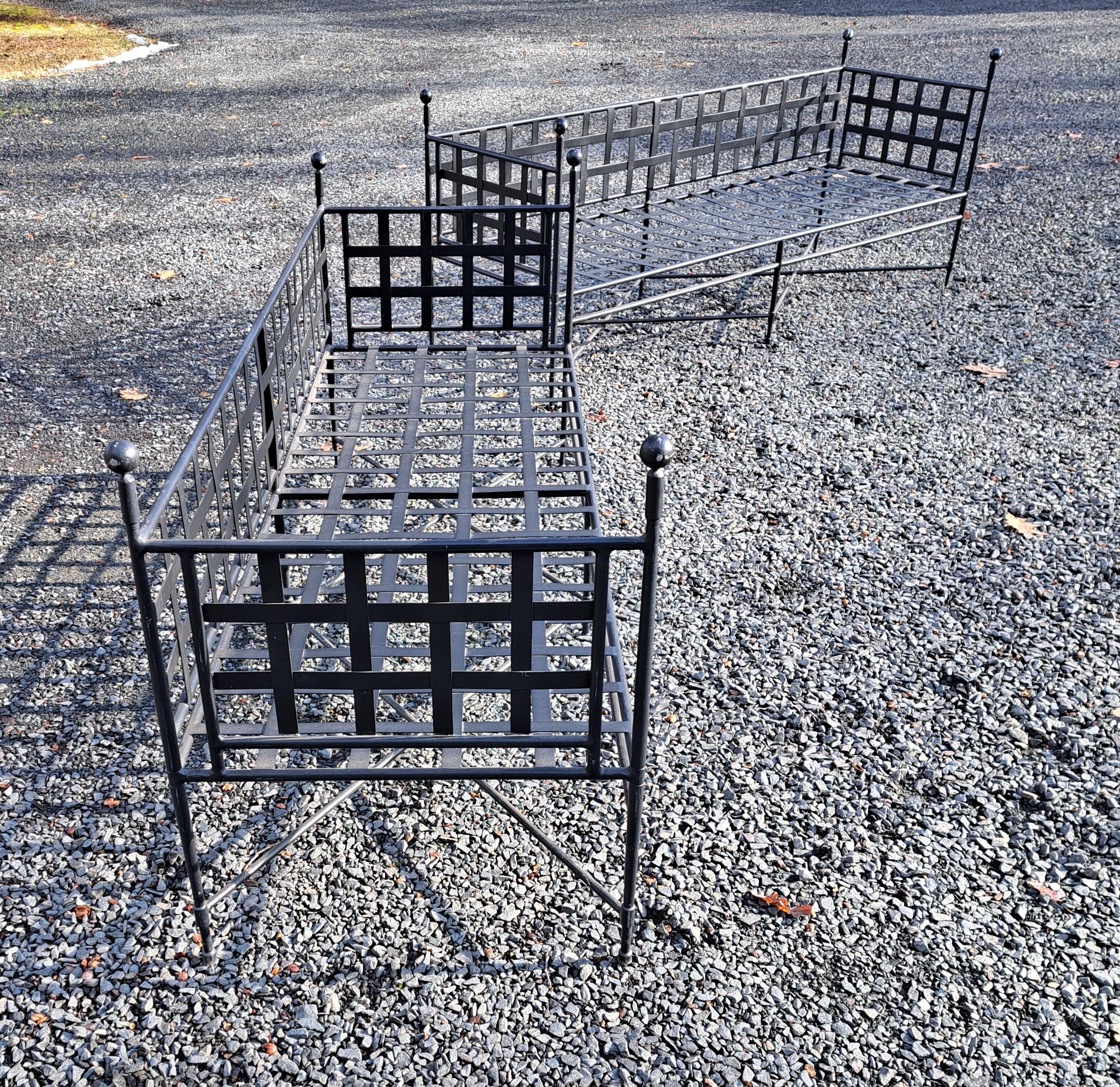 Moderne Paire de canapés de smoking Amalfi à 3 places de style Salterini Janus et Cie en vente