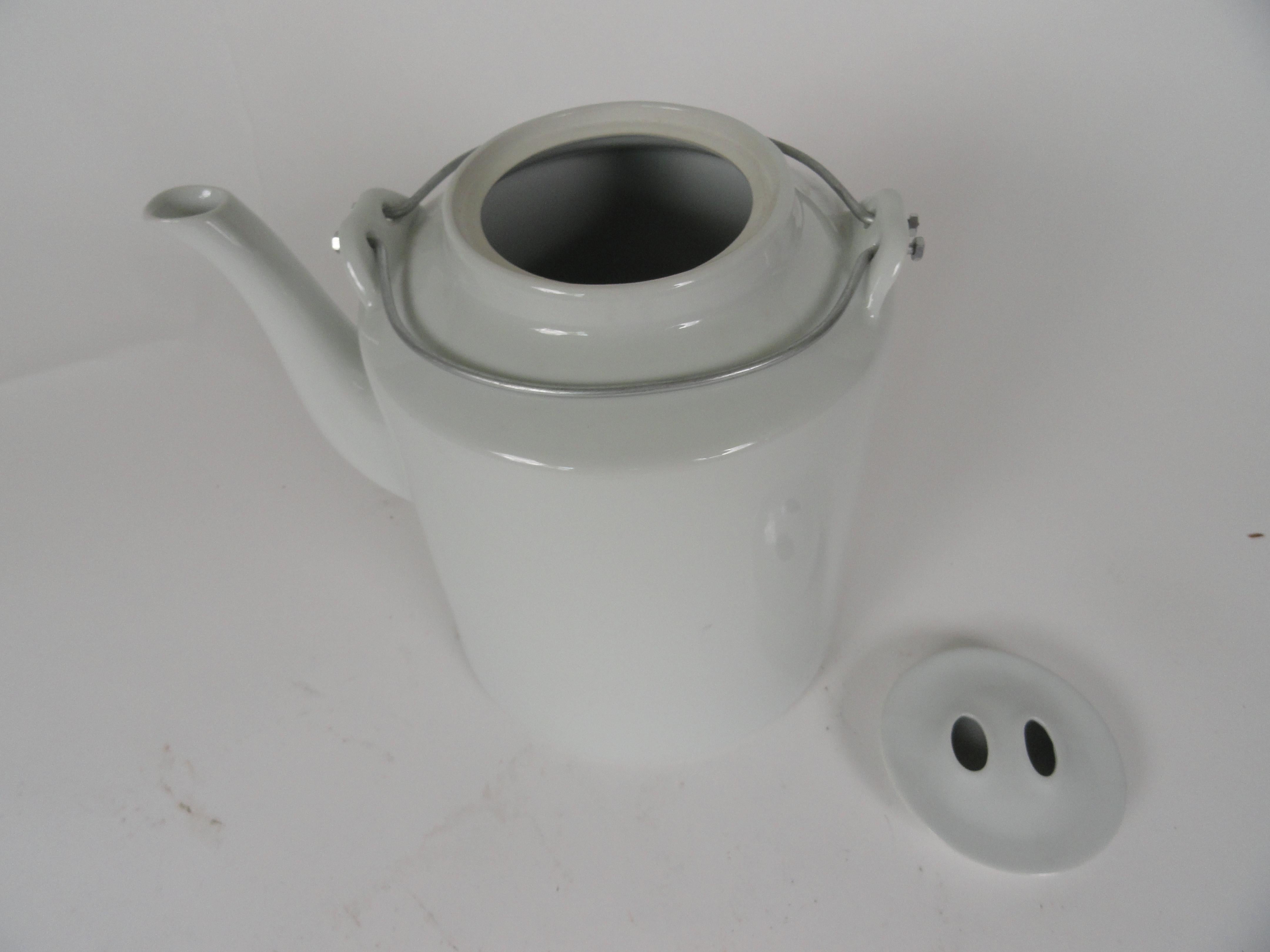 Janus et Cie Contemporary Blanc de Chin Teapot In Excellent Condition For Sale In West Palm Beach, FL