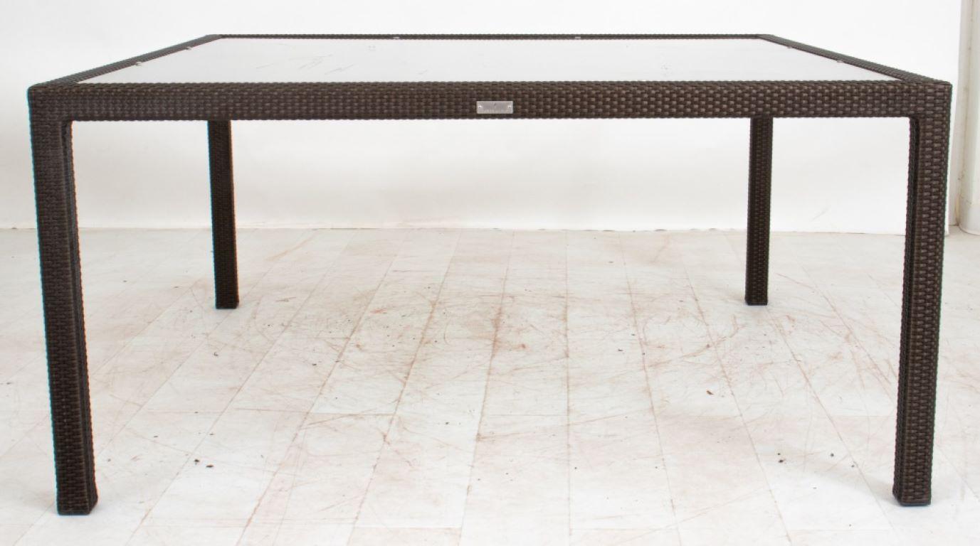 Janus et Cie Bronzetisch mit Glasgeflecht für den Außenbereich, 21. 

Händler: S138XX
