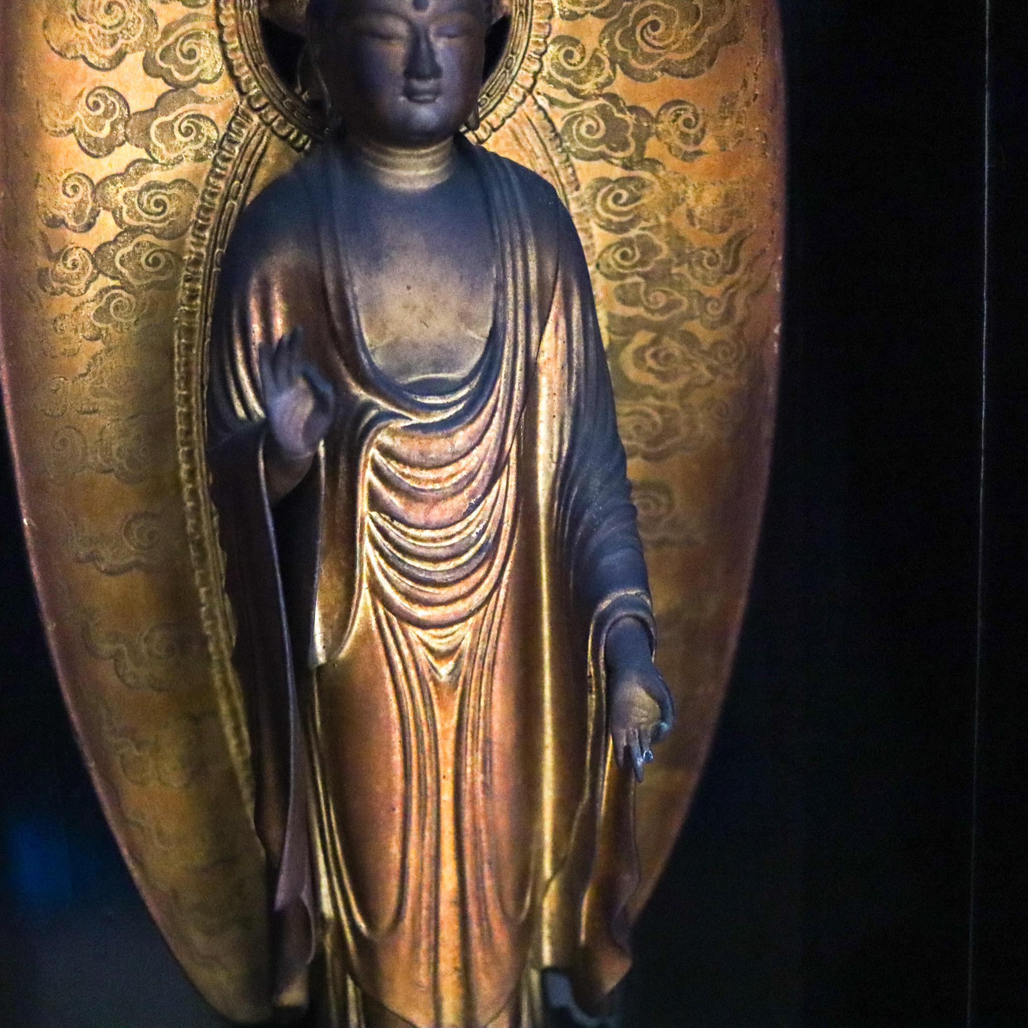 JAPAN 1810 Edo Period Large Butsudan Home Altar With Amida Nyorai In Wood In Excellent Condition For Sale In Miami, FL