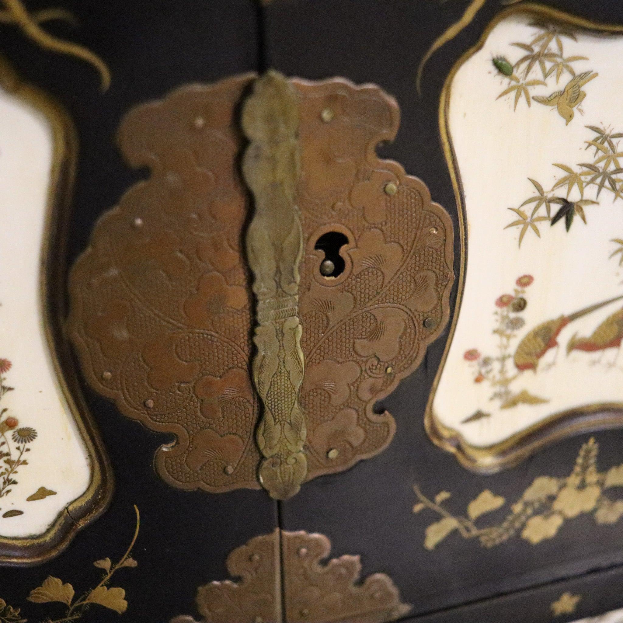 JAPAN 1820 Edo Periode Schwarz lackiert & vergoldet Tansu Kabinett Kommode mit Schubladen im Angebot 5