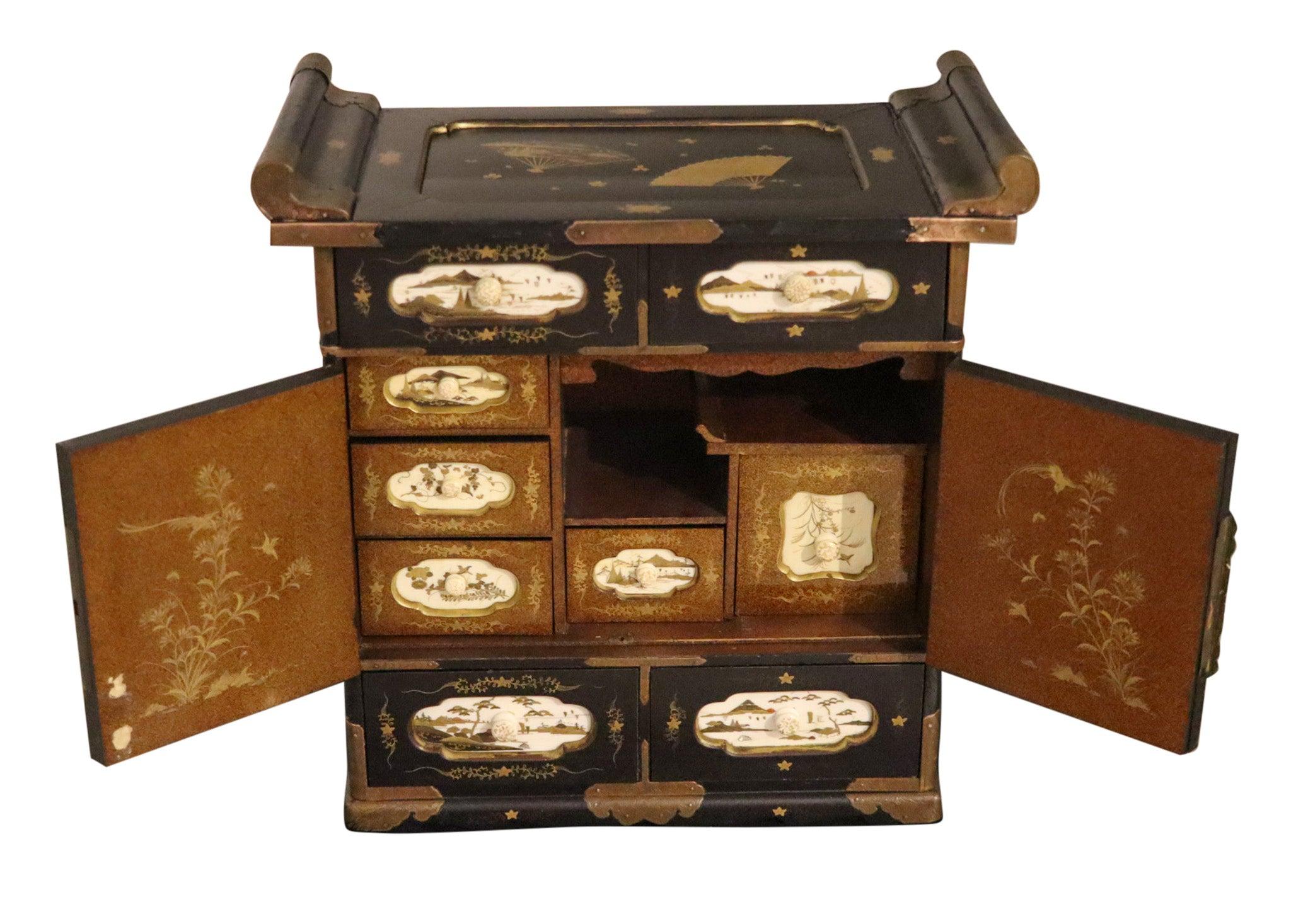 JAPAN 1820 Edo Periode Schwarz lackiert & vergoldet Tansu Kabinett Kommode mit Schubladen im Angebot 7