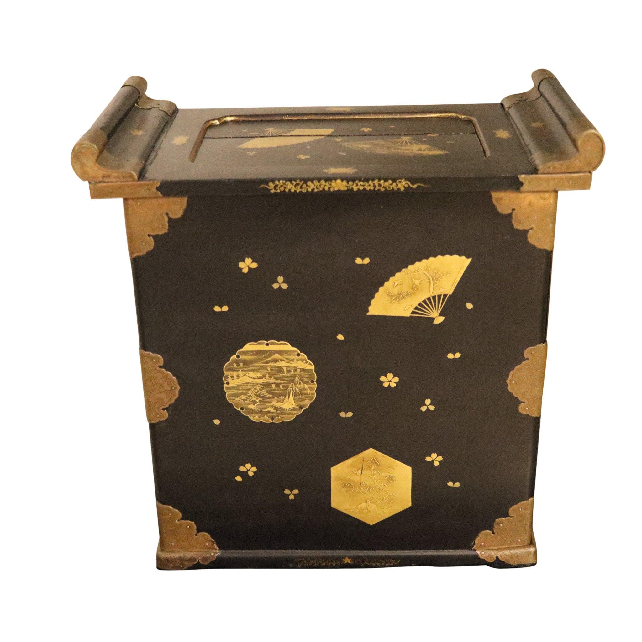 JAPAN 1820 Edo Periode Schwarz lackiert & vergoldet Tansu Kabinett Kommode mit Schubladen im Zustand „Gut“ im Angebot in Miami, FL