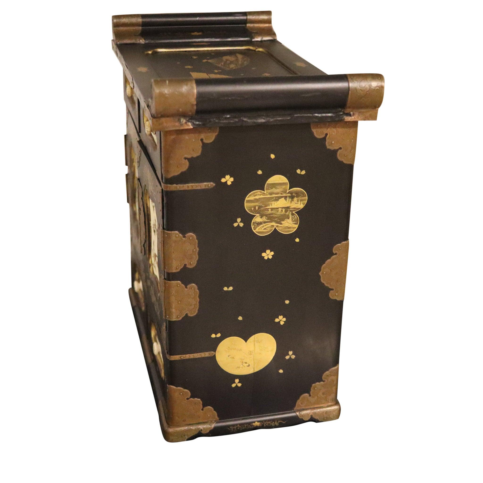 JAPAN 1820 Edo Periode Schwarz lackiert & vergoldet Tansu Kabinett Kommode mit Schubladen (Gold) im Angebot