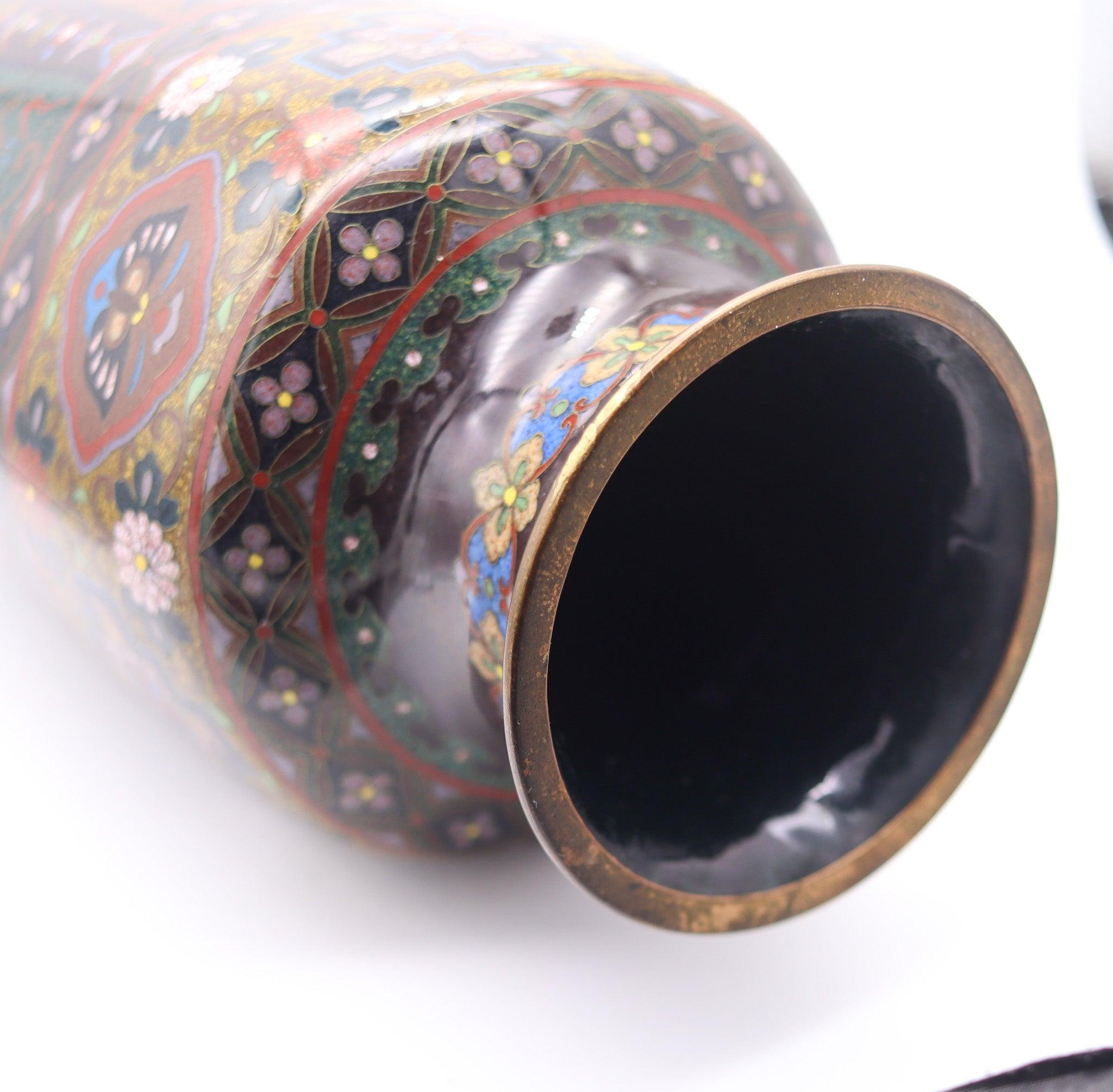 JAPAN 1890-1900 Meiji Period Decorative Six-sided Vase In Cloisonné Enamel For Sale 1