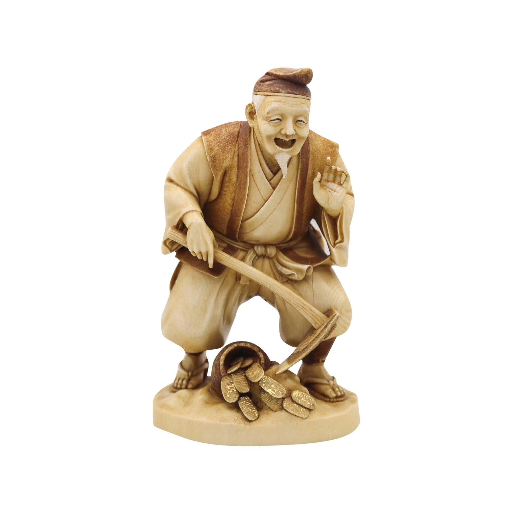 JAPAN 1890 Meiji Geschnitzte Figur des Glücksgottes Daikoku als Bauer mit Münzen (Handgeschnitzt) im Angebot