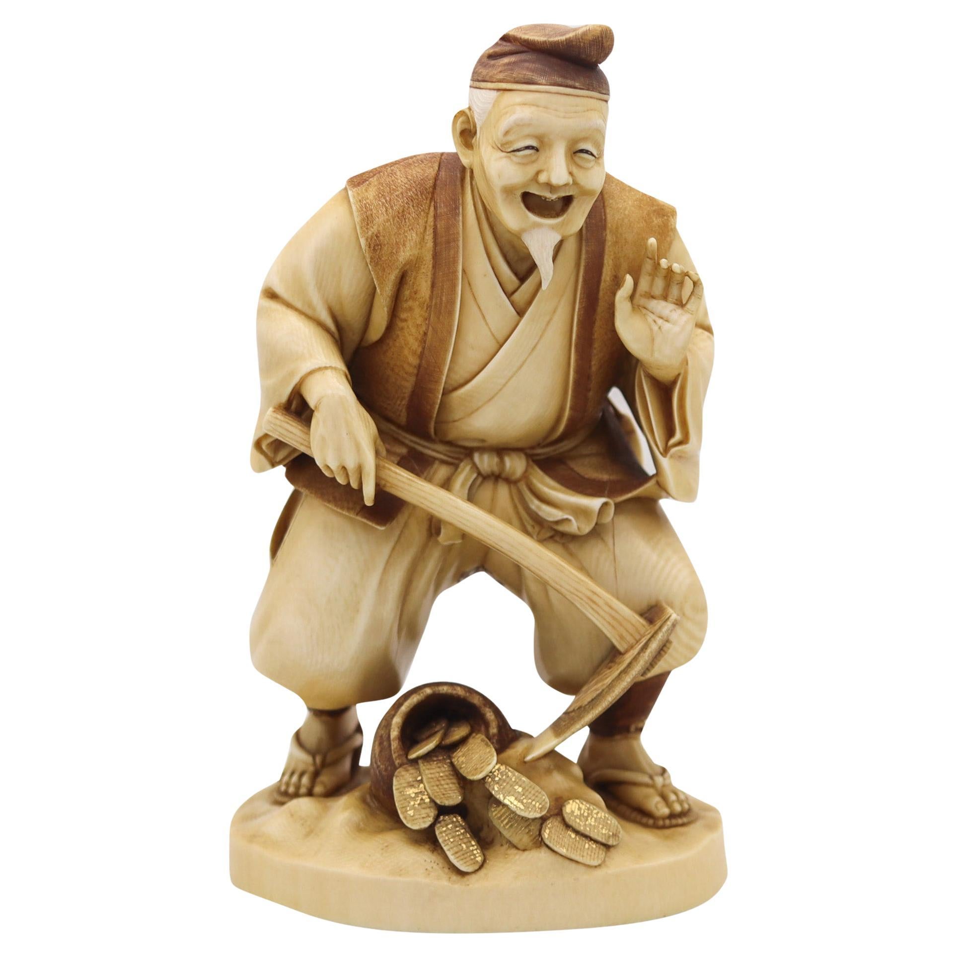 Figure sculptée du dieu des Fortunes Daikoku en tant que fermier avec des pièces, Meiji, Japon, 1890 en vente