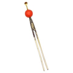 Stick à cheveux Kanzashi d'époque Meiji en argent doré avec corail rouge, 1890
