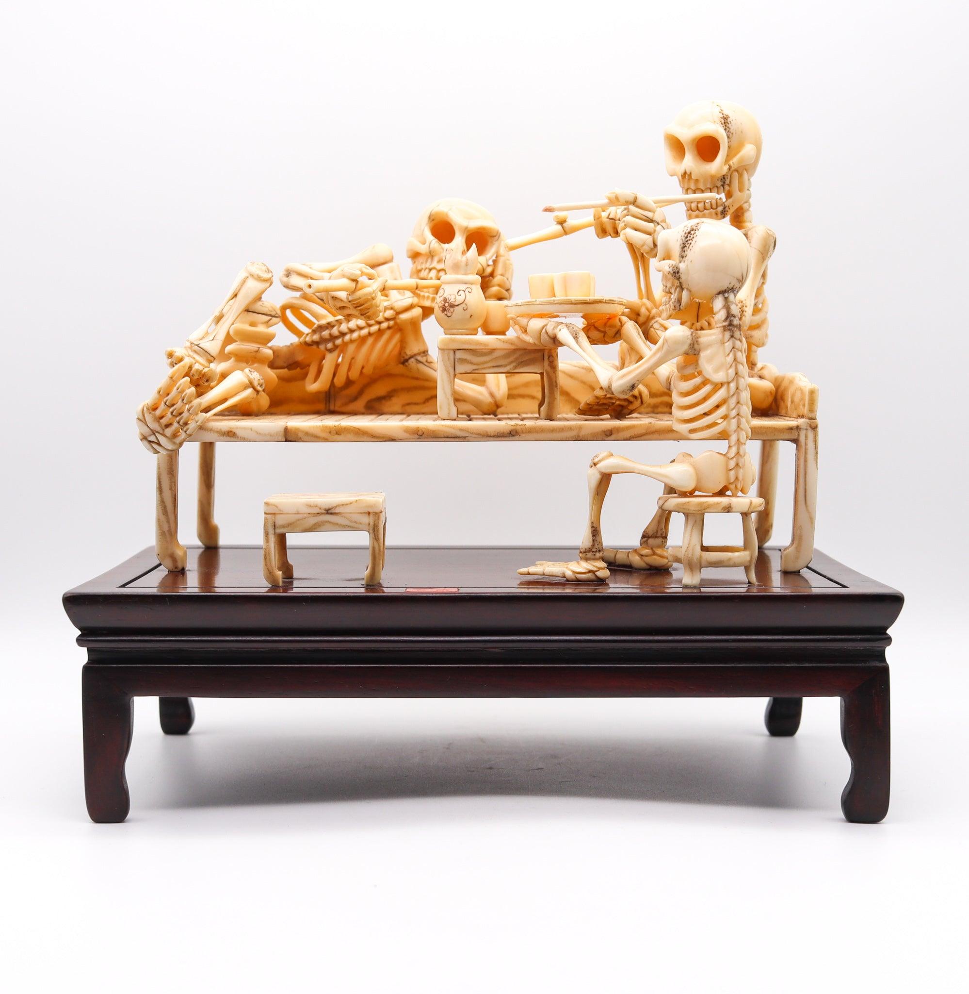 Sculptural signed Okimono from the Japanese Meiji period (1868-1912).

Very rare, unusual and large sculptural assembling of a dysplaying piece of okimono. Created in Japan during the imperial period of the Meiji (1868-1912). This extraordinary