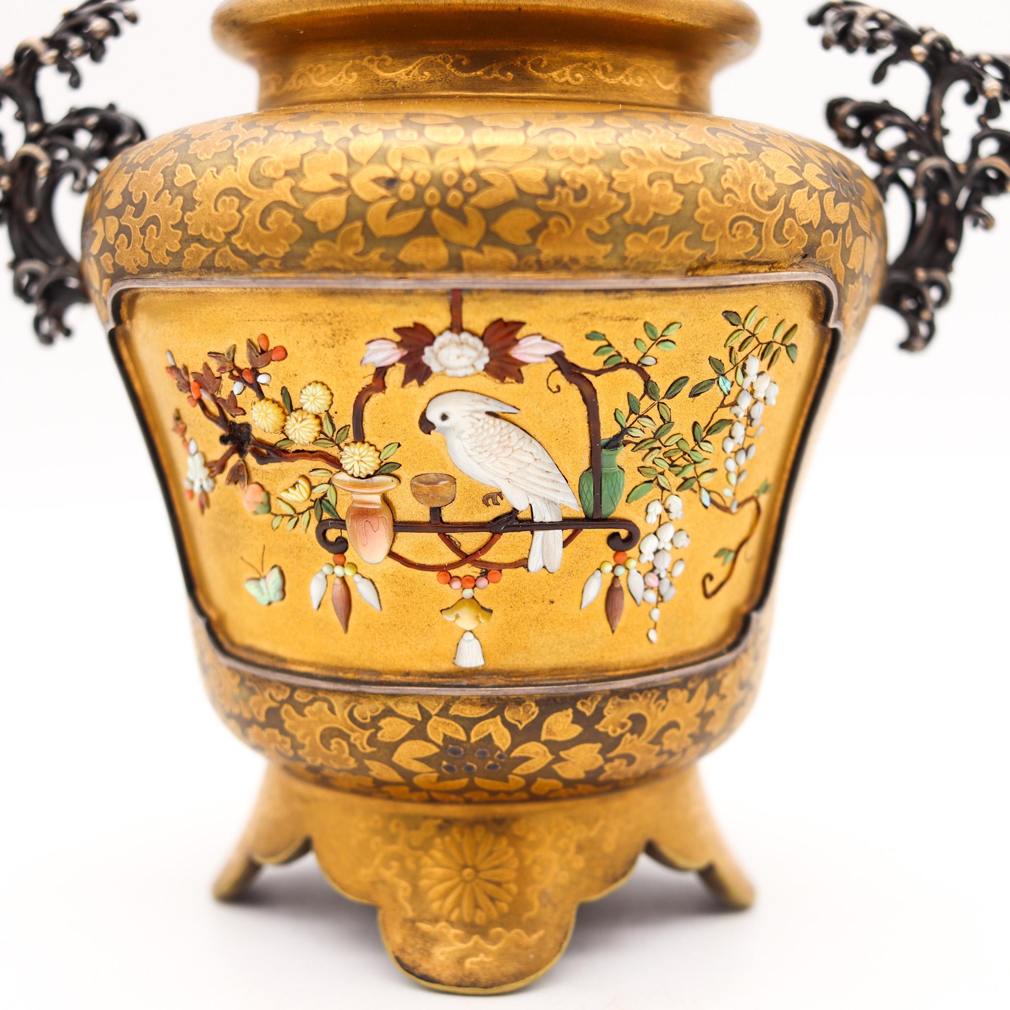 Japan 1890 Meiji Shibayama Round Urn in Gilded Wood and Sterling Silver In Excellent Condition For Sale In Miami, FL