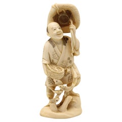 Sculpture Meiji Okimono d'un Daikoku sculpté en ivoire, 1895