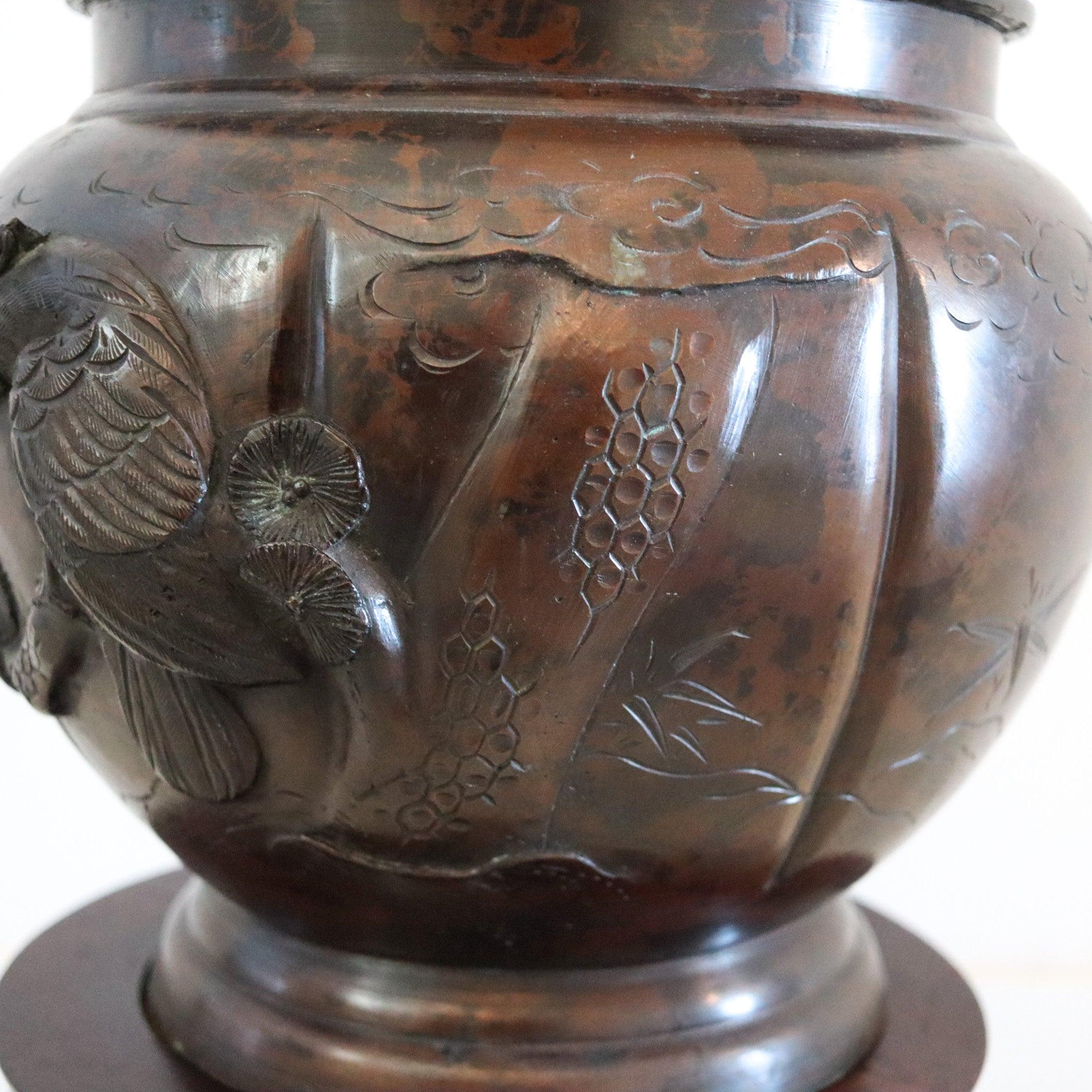 Bronze Vase jardinière en bronze de la période Meiji 1900 avec base en bois sculpté en vente