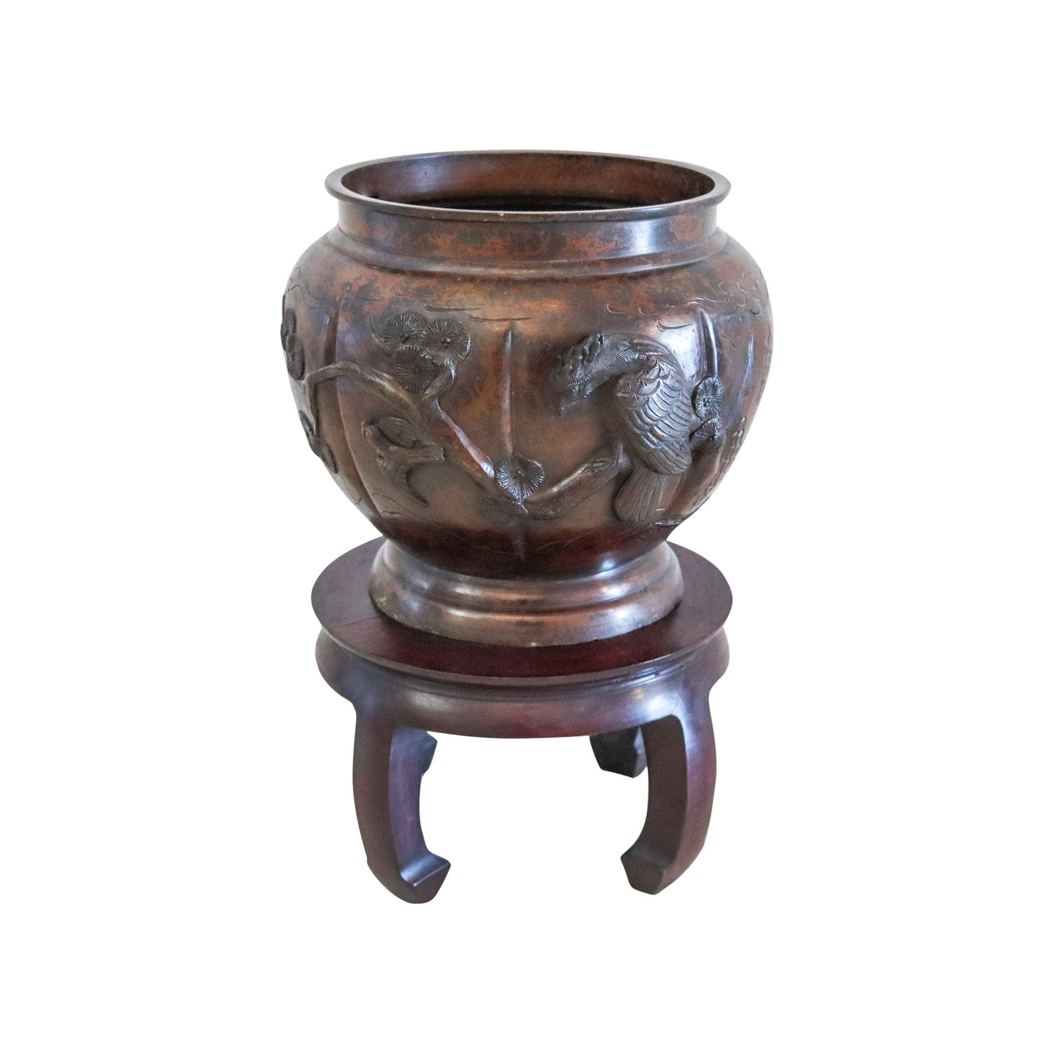 Vase jardinière en bronze de la période Meiji 1900 avec base en bois sculpté en vente 1