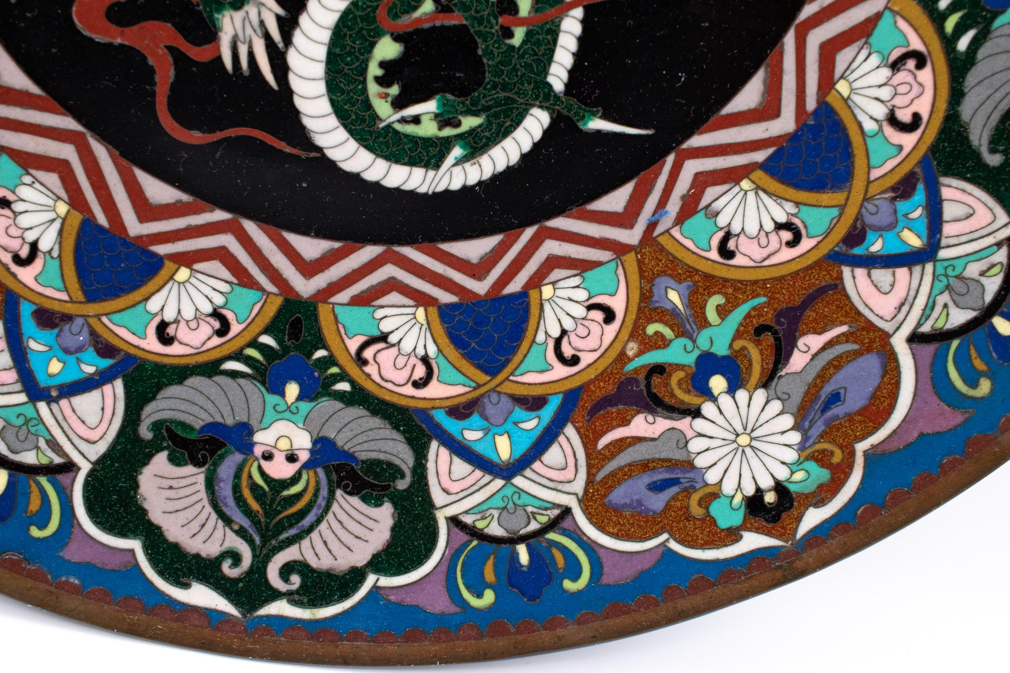 Japan 1900 Meiji Period Charger With A Dragon In Cloisonné Multicolor Enamel In Excellent Condition For Sale In Miami, FL
