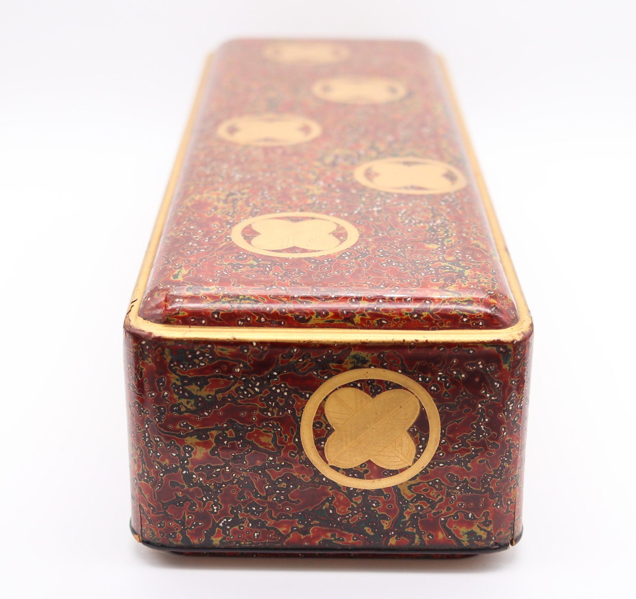 JAPÓN 1900 Periodo Meiji Caja Fubako En Madera Lacada Hiramaki-e Con Dorado Japonés en venta