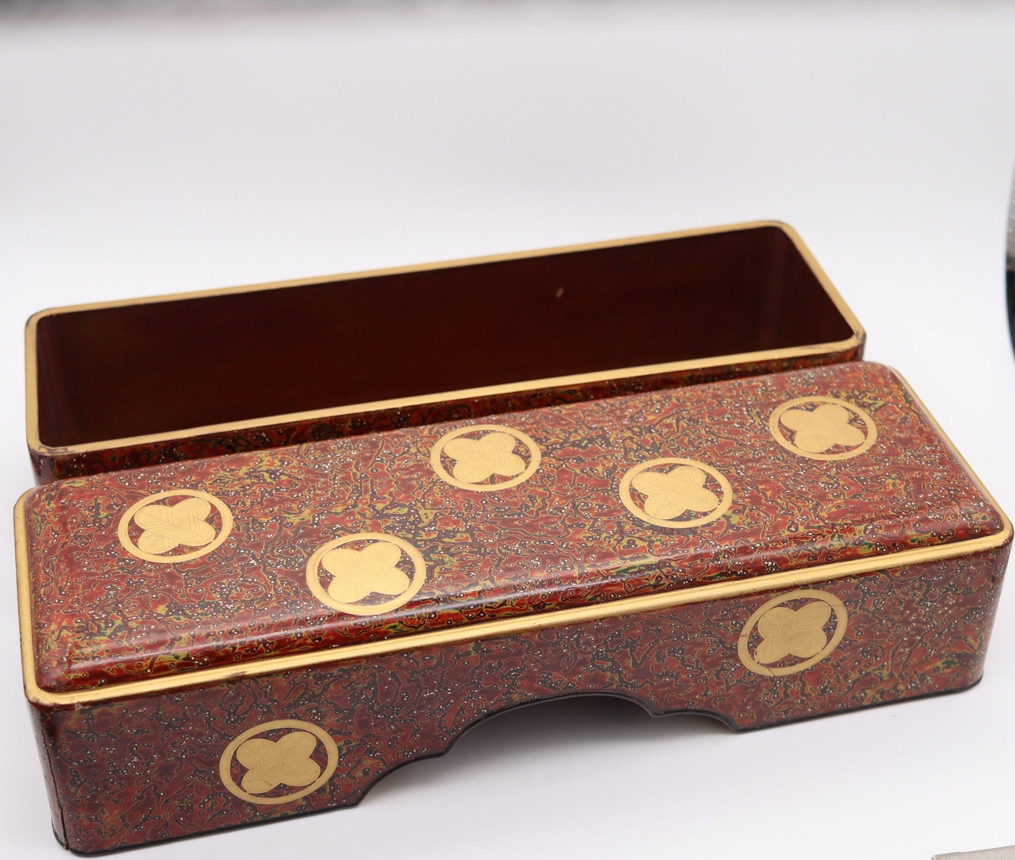 JAPÓN 1900 Periodo Meiji Caja Fubako En Madera Lacada Hiramaki-e Con Dorado en Excelente estado para la venta en Miami, FL