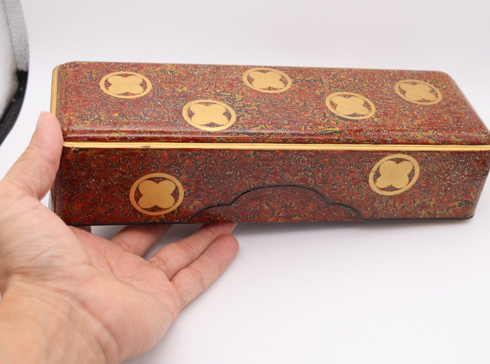 JAPÓN 1900 Periodo Meiji Caja Fubako En Madera Lacada Hiramaki-e Con Dorado Oro en venta