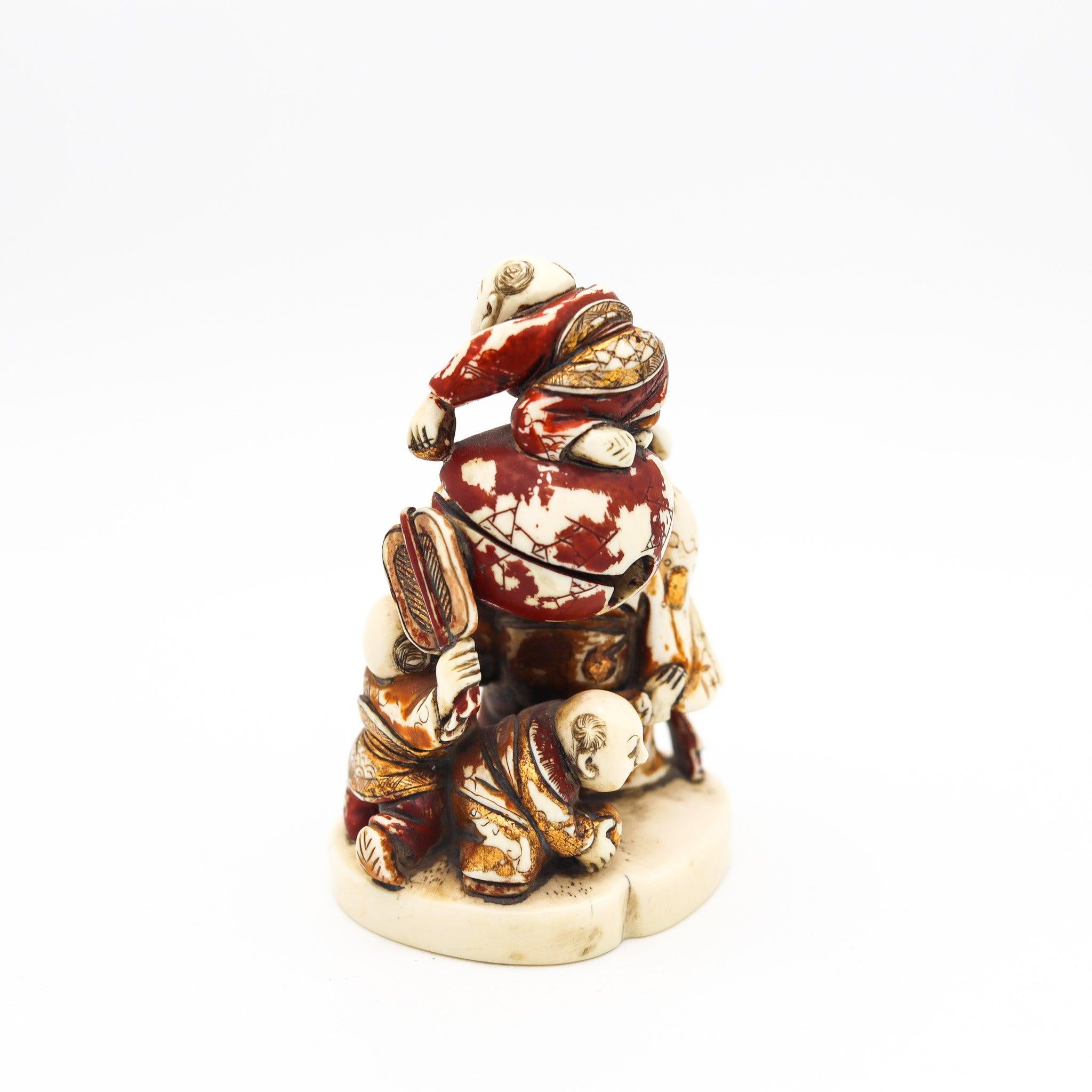Doré JAPAN 1900 Meiji Signed Okimono Sculpture of Fukurokuju In Polychrome & Gilt en vente