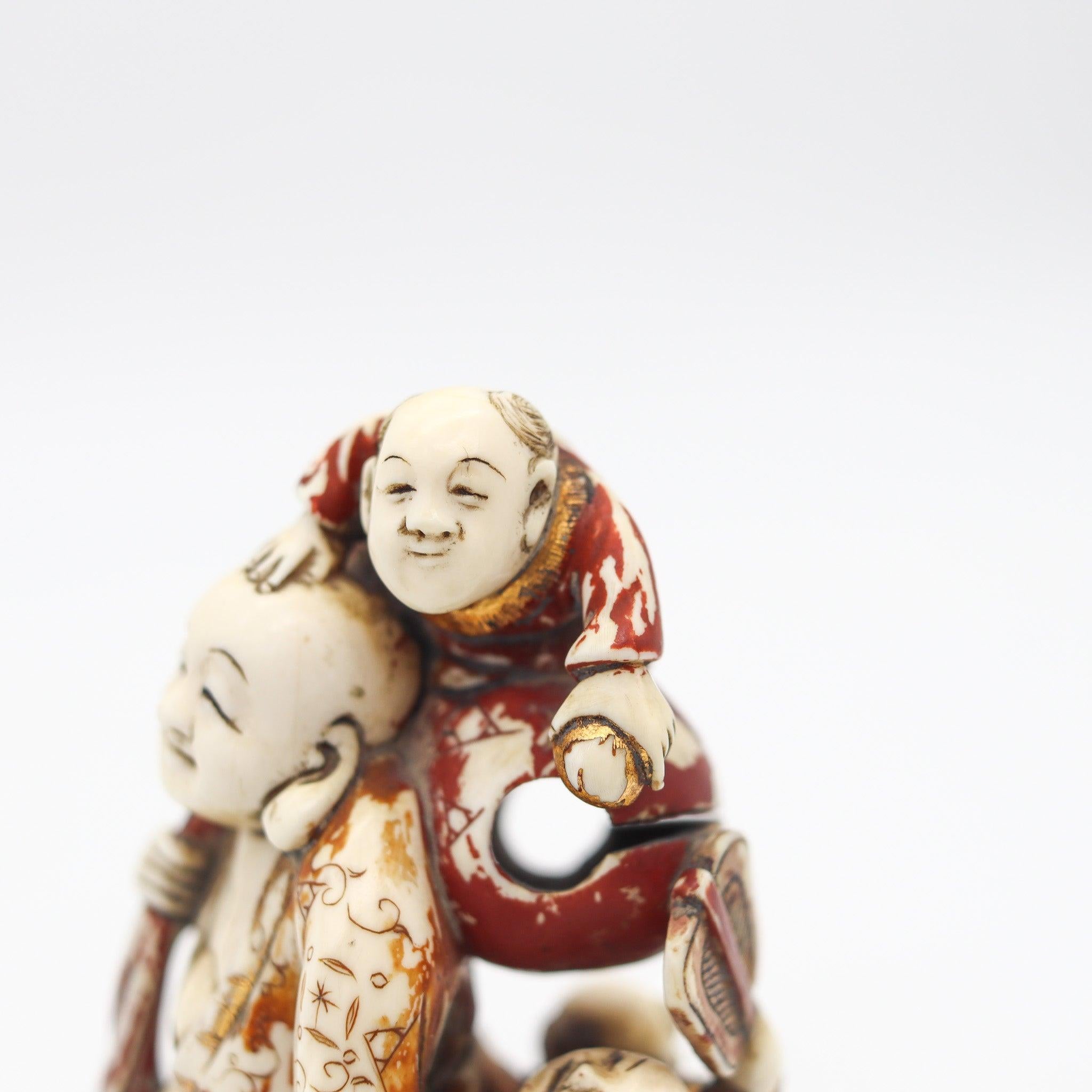 JAPAN 1900 Meiji Signed Okimono Sculpture of Fukurokuju In Polychrome & Gilt en vente 1