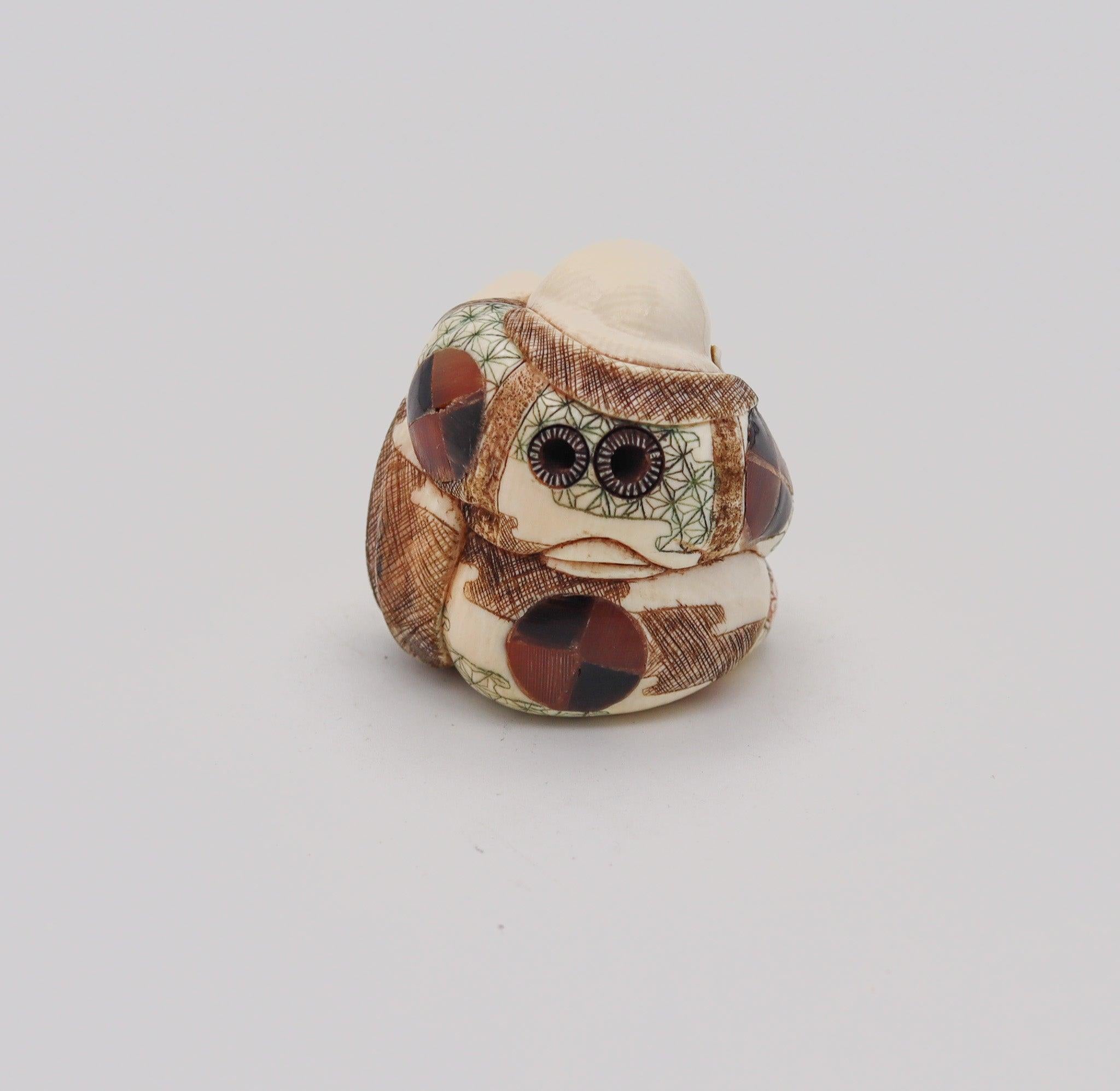 JAPÓN 1910 Meiji Netsuke policromado de Hotei tallado en marfil Japonés