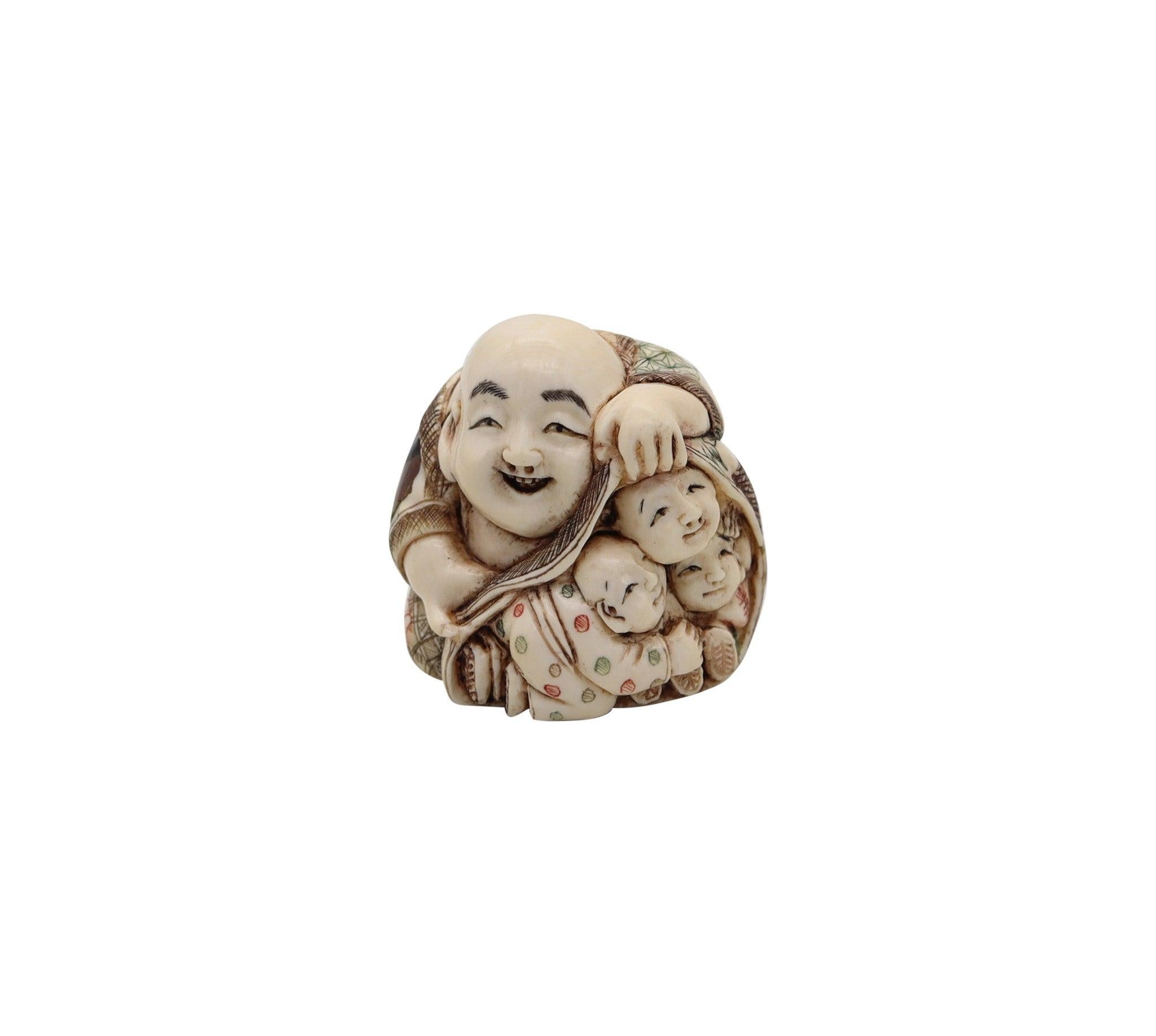 JAPÓN 1910 Meiji Netsuke policromado de Hotei tallado en marfil principios del siglo XX