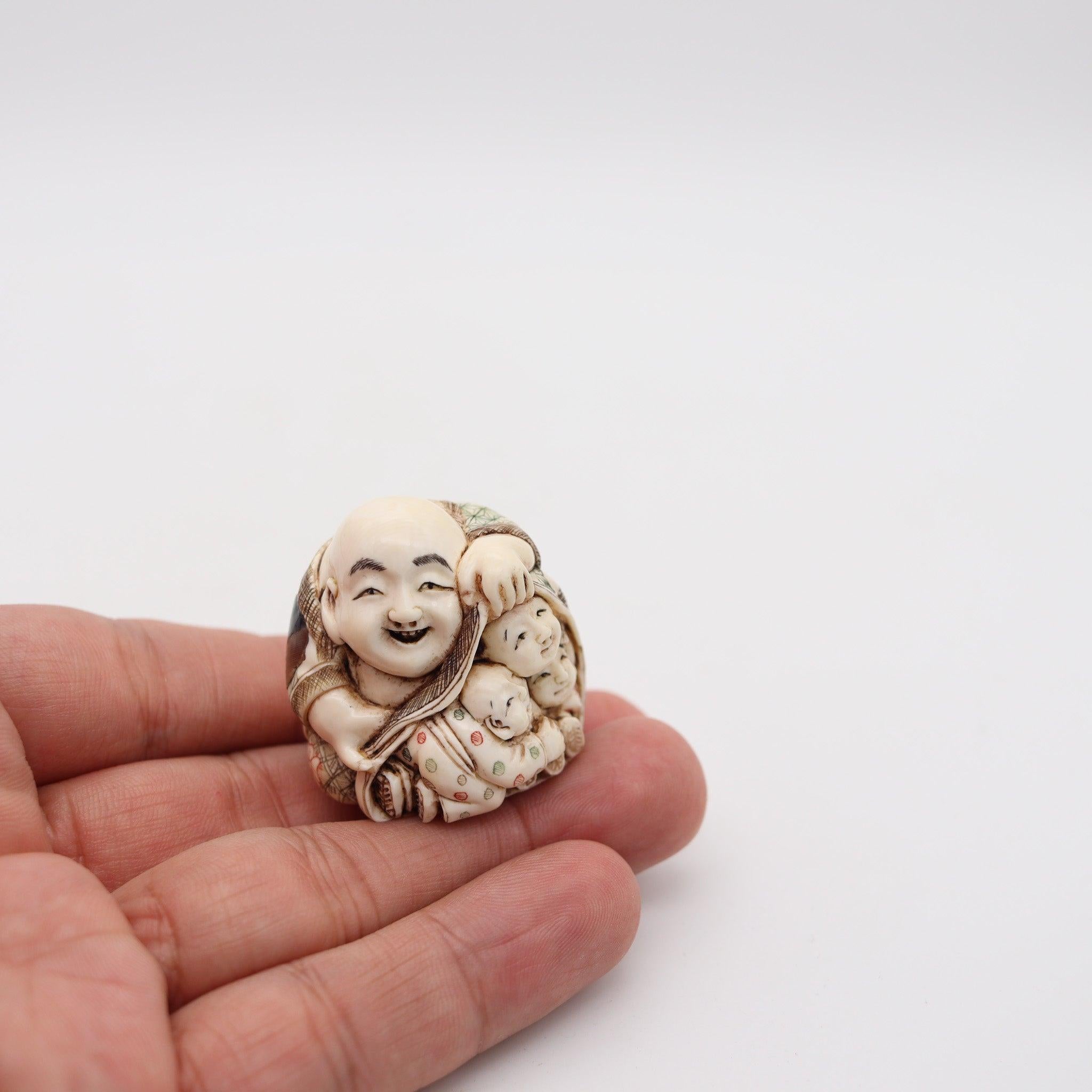 JAPÓN 1910 Meiji Netsuke policromado de Hotei tallado en marfil 1