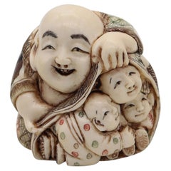 JAPÓN 1910 Meiji Netsuke policromado de Hotei tallado en marfil