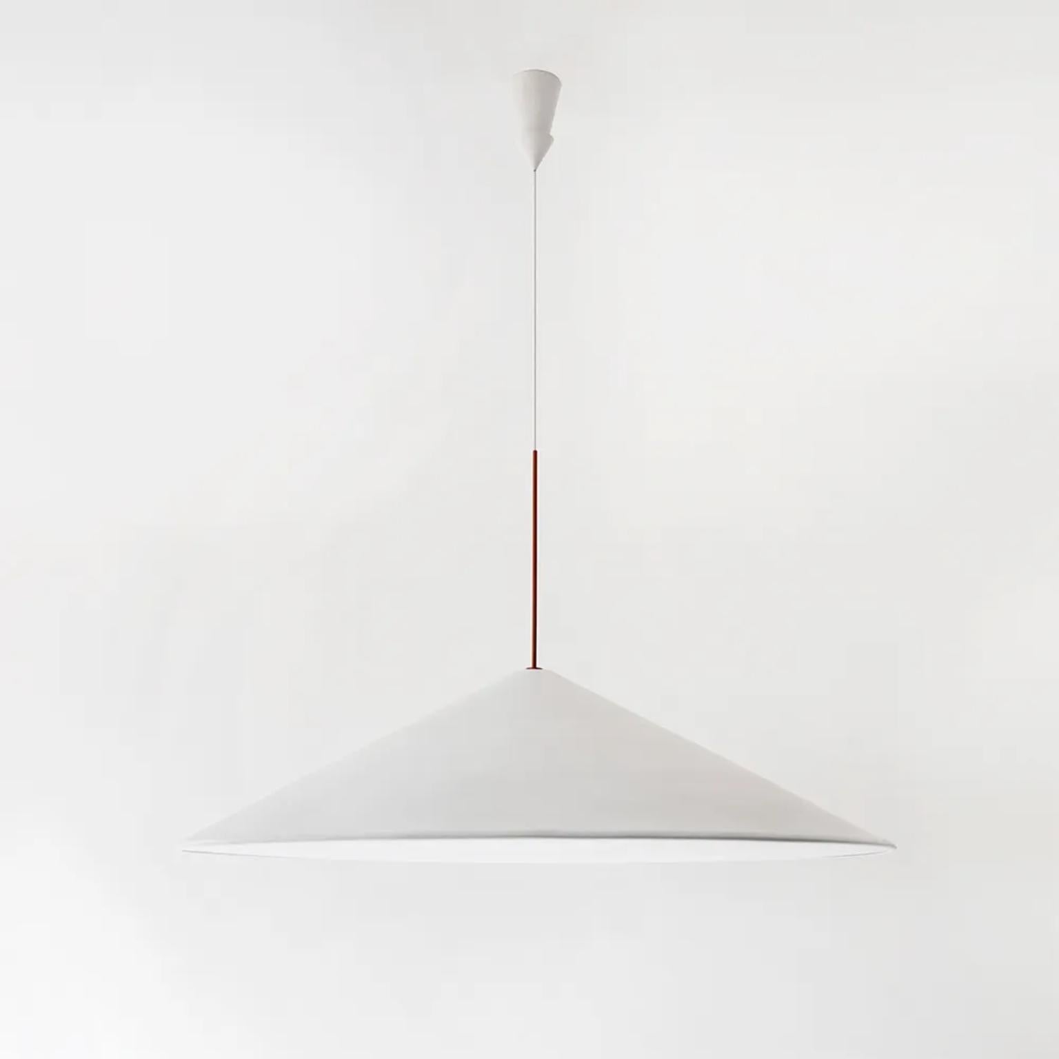 Lampada a sospensione Japan 95 di WJ Luminaire
Dimensioni: Ø 95 x H. 500 cm. 
Materiali: Alluminio e travertino romano.

Disponibile in diverse opzioni di colore dell'alluminio. Disponibile in due diverse dimensioni. La lunghezza del filo è di 500