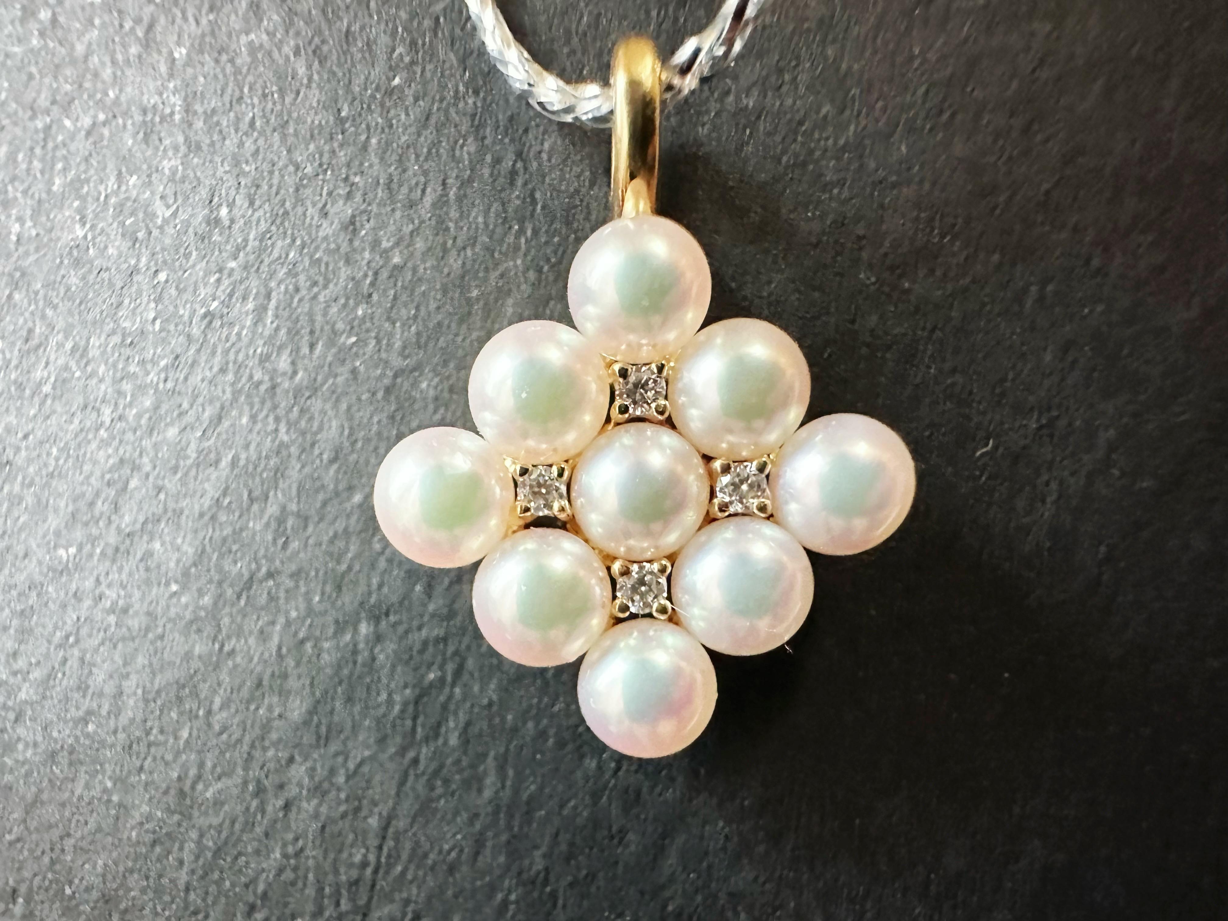 Japan Akoya Pearl Mirror Like Pendant, Pearl Pendant with Diamonds in 18K Gold For Sale 3