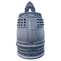Japon Antiquités Cloche en bronze très large avec son réverbéré agréable, 26".